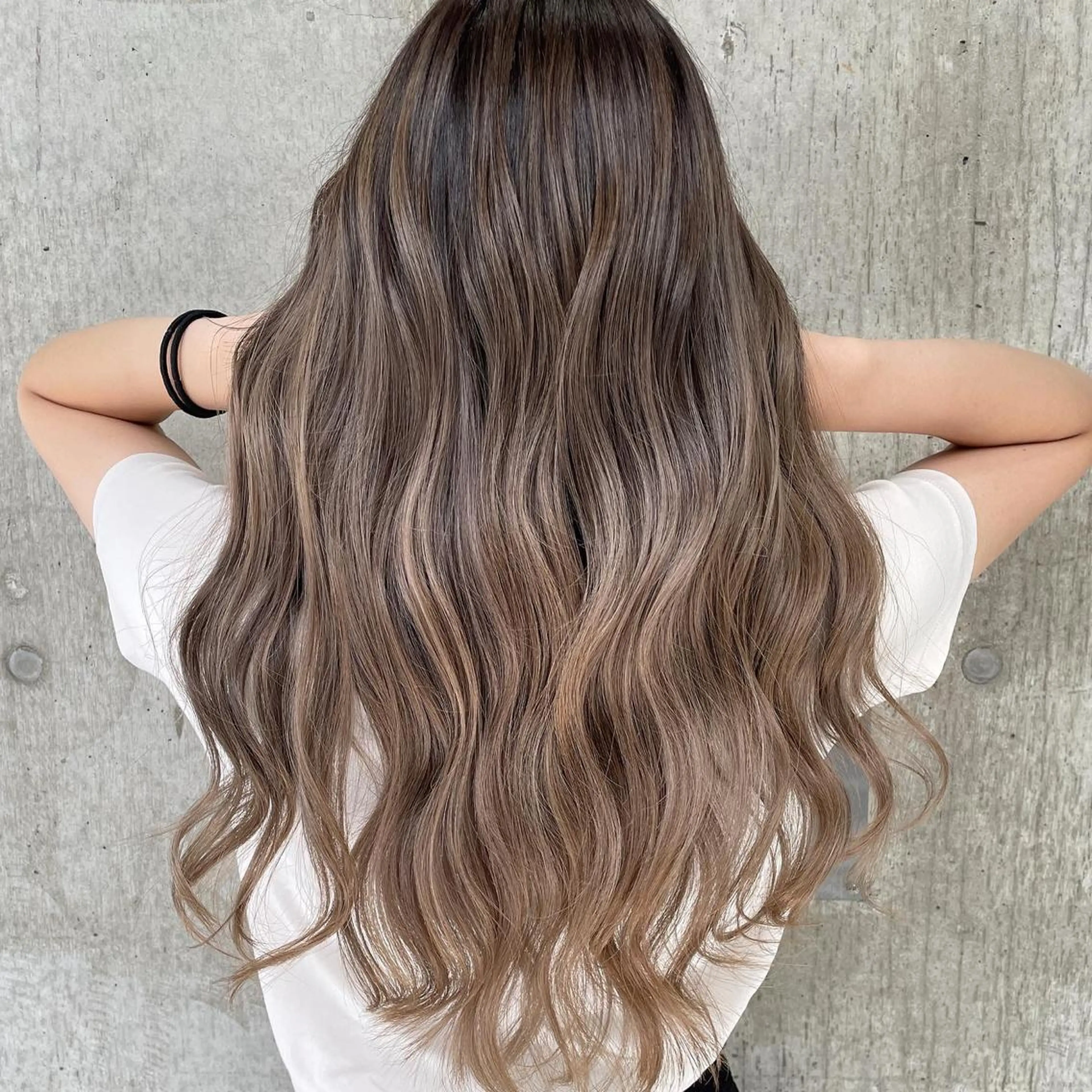 ロング カラー バレイヤージュ ベージュカラー レイヤーカット ヘアカラー 🌺KANA🇺🇸 海外トレンドヘアのヘアスタイル