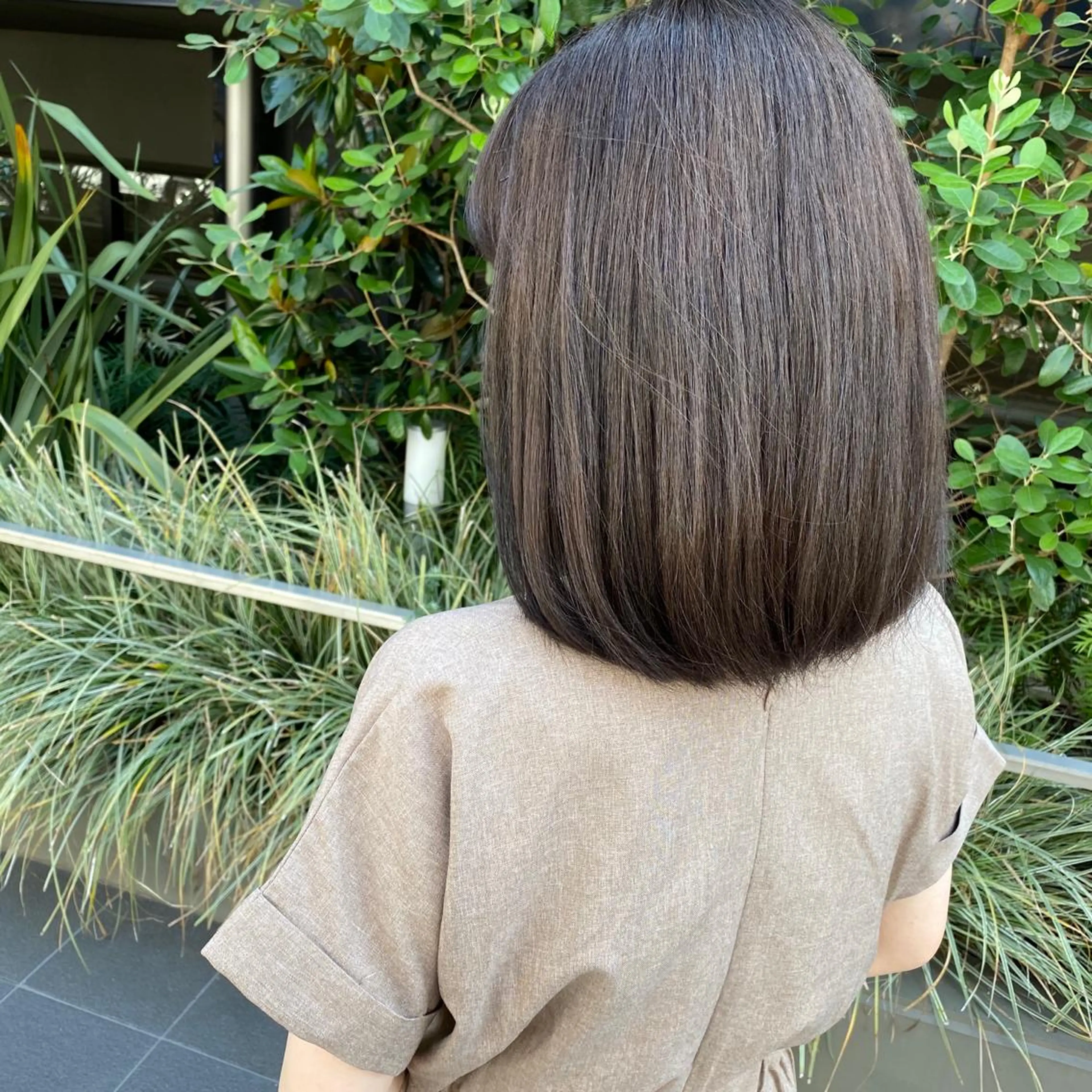 ミディアム カラー ヘアアレンジ ベージュカラー ブリーチ グレージュ ハイライトカラー ミルクティーベージュ 外苑前NO.1艶髪 透明感カラーのヘアスタイル