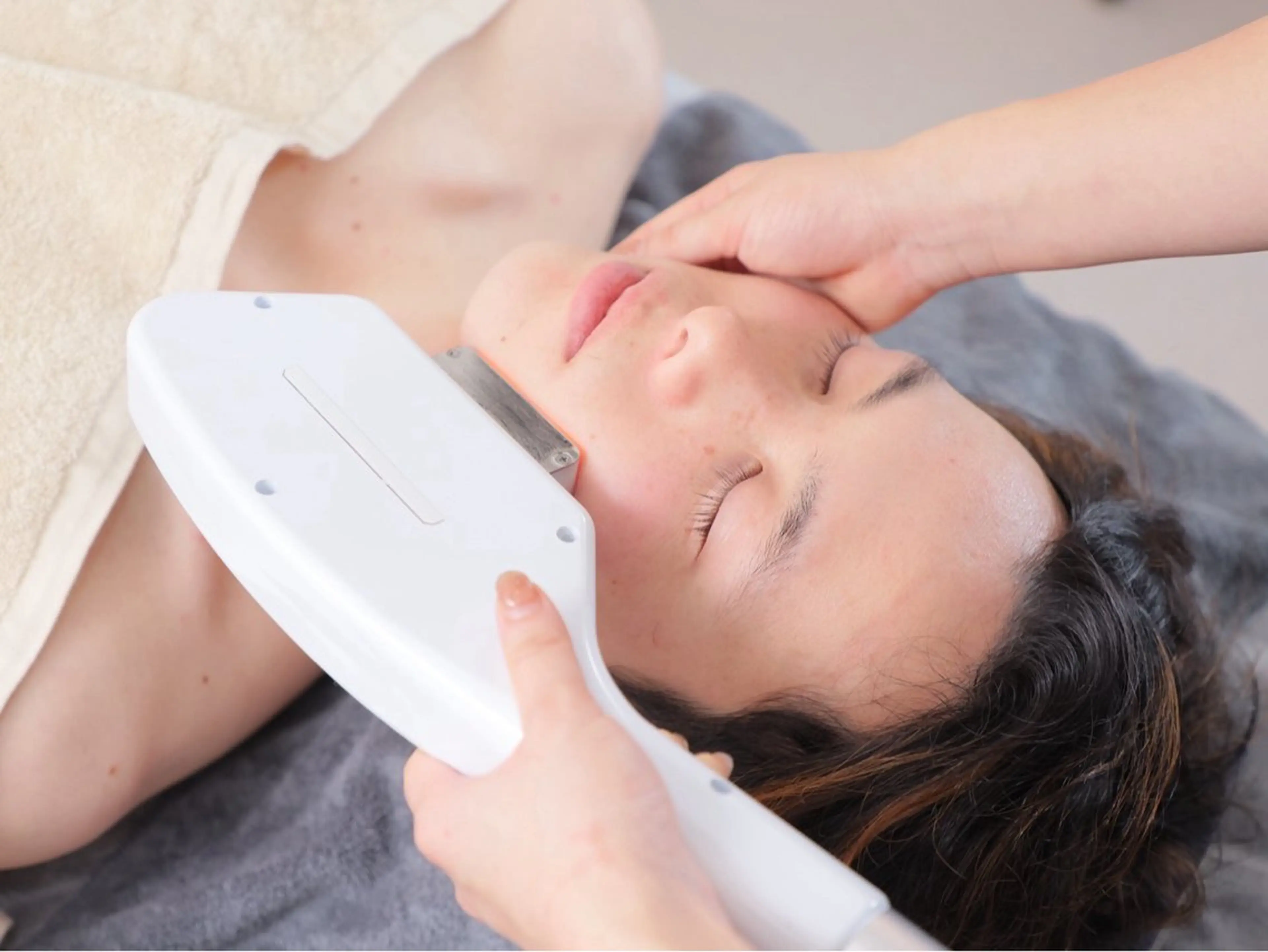 LUCIALL 【ルシアル】所属・【LUCIALL】 眉ワックス、脱毛のエステ・リラクイメージ