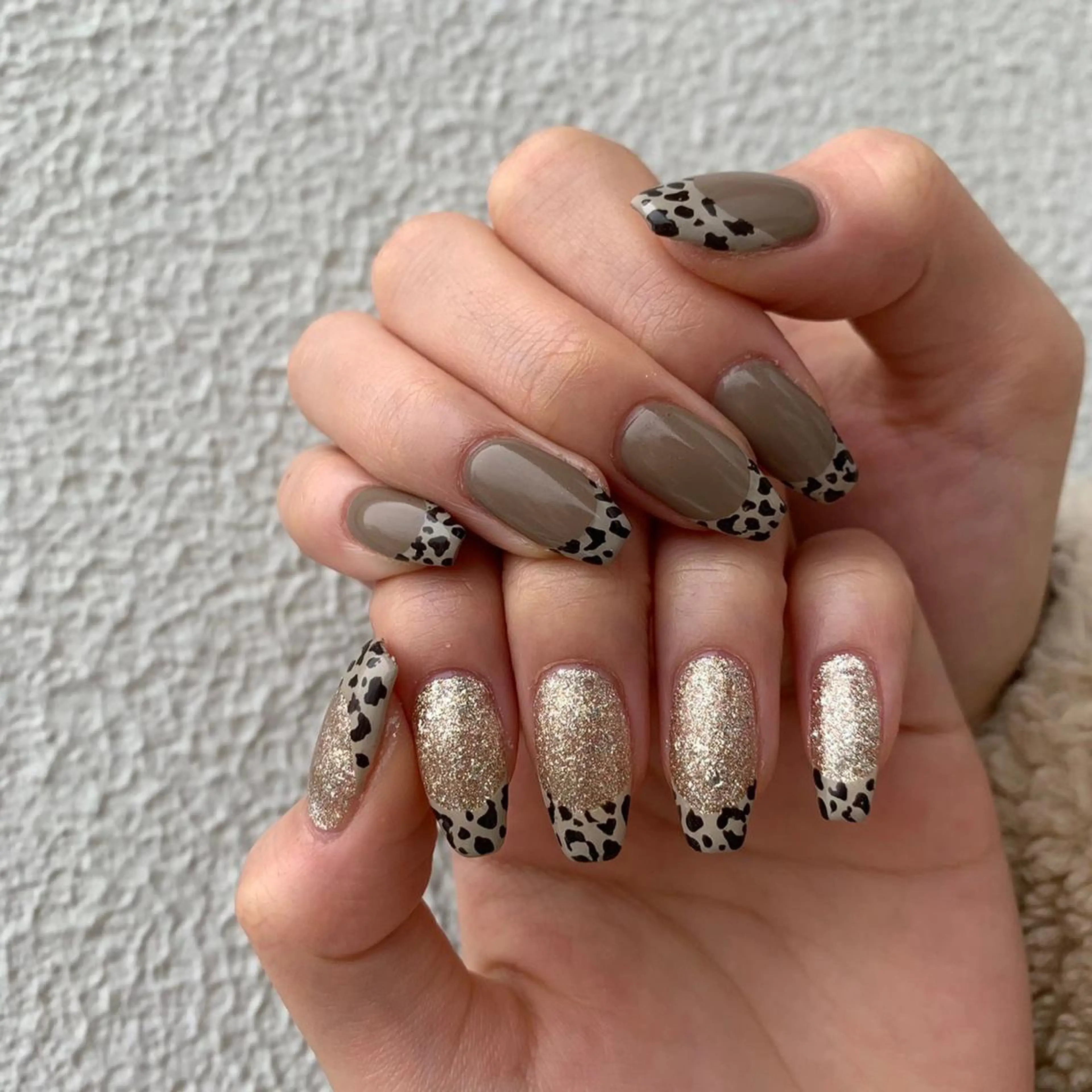 ネイル アニマル柄 フレンチネイル キラキラネイル 【やり放題専門店】 スカルプ＆長さ出しのネイルデザイン