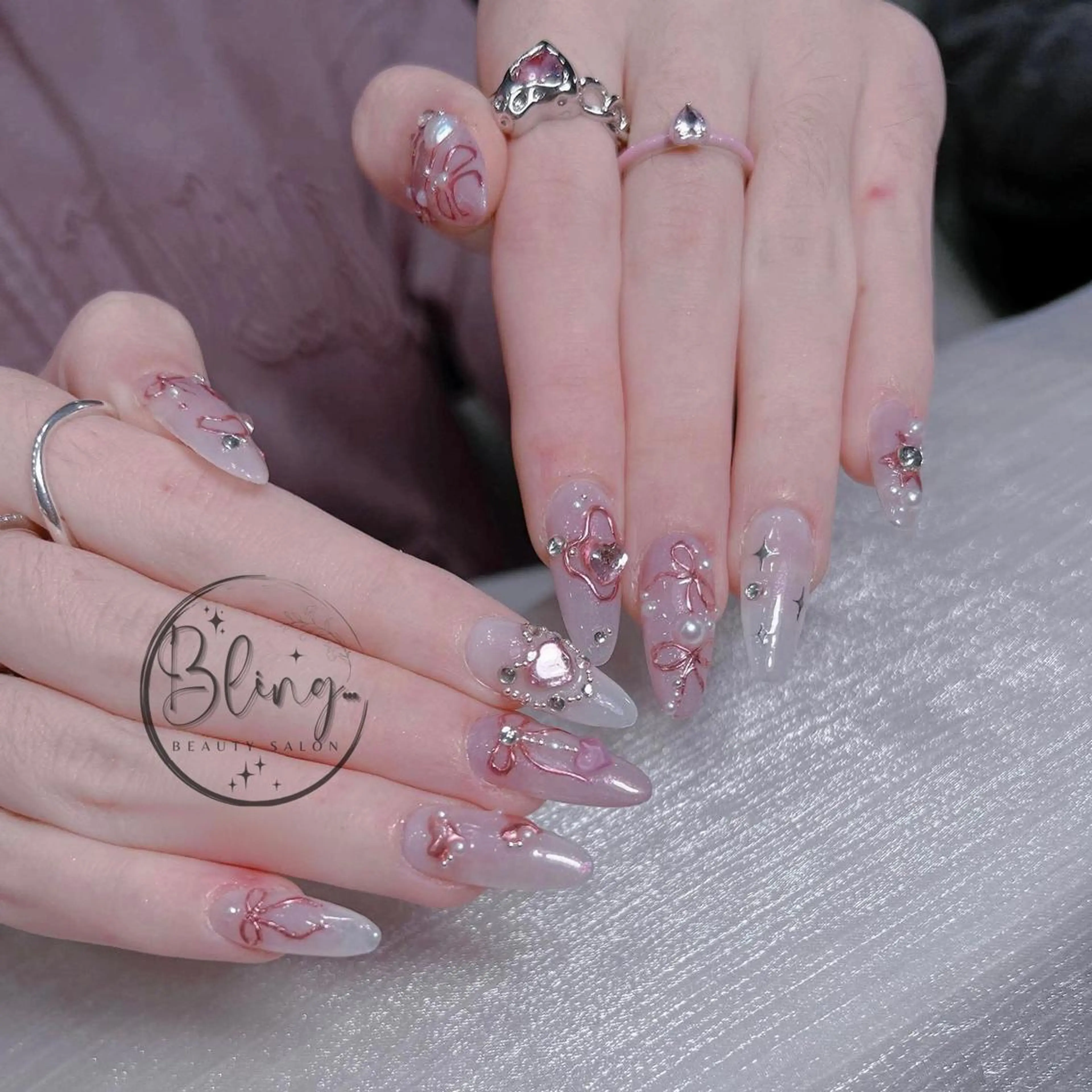 ロング カラー ベージュカラー グラデーションカラー ピンクカラー 韓国風ヘア ハンドネイル Bling Salonのネイルデザイン