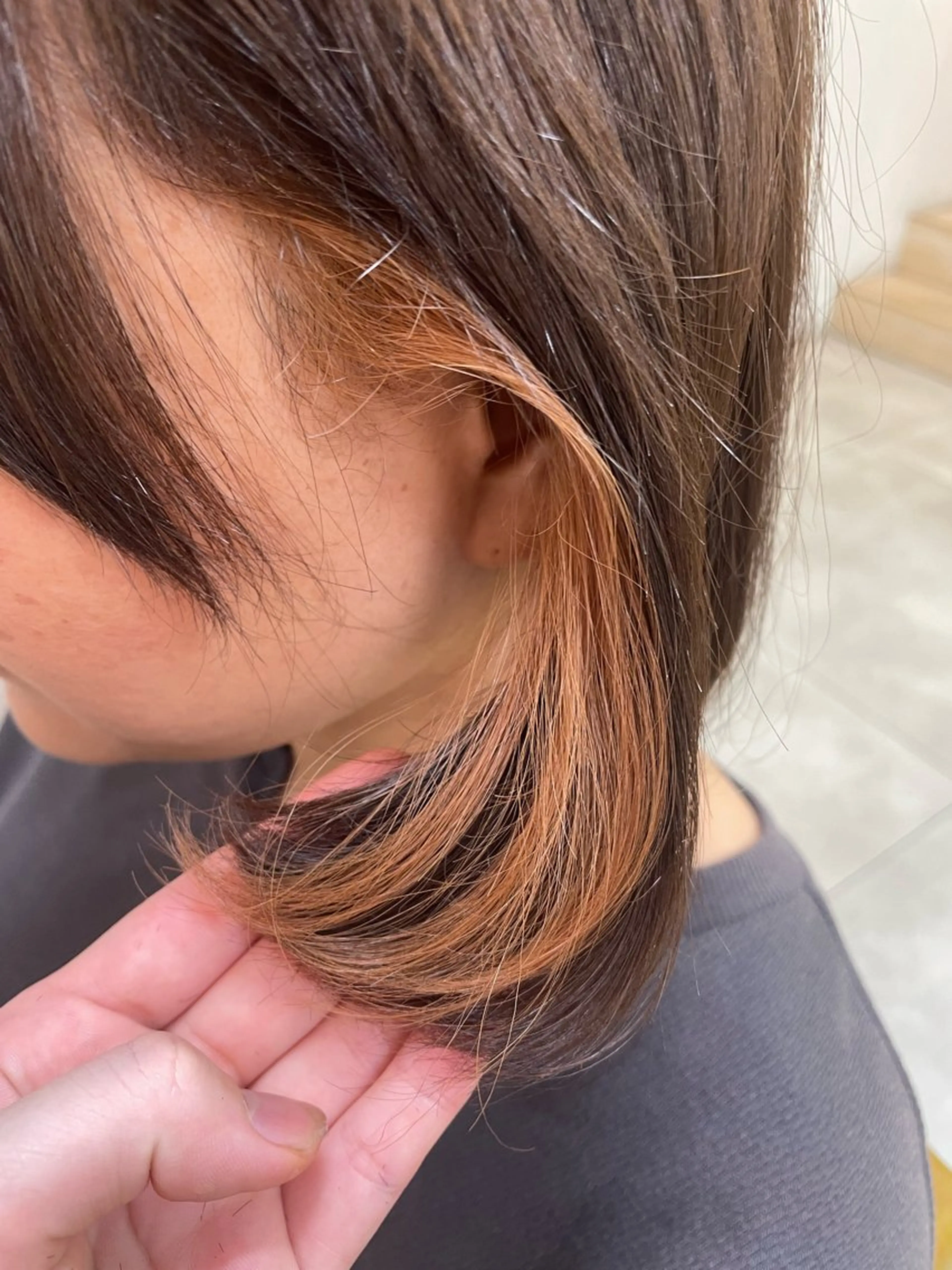 カラー ベージュカラー イヤリングカラー オレンジ オレンジベージュ カットモデル/金山・ 栄美容院/田口流名のヘアスタイル