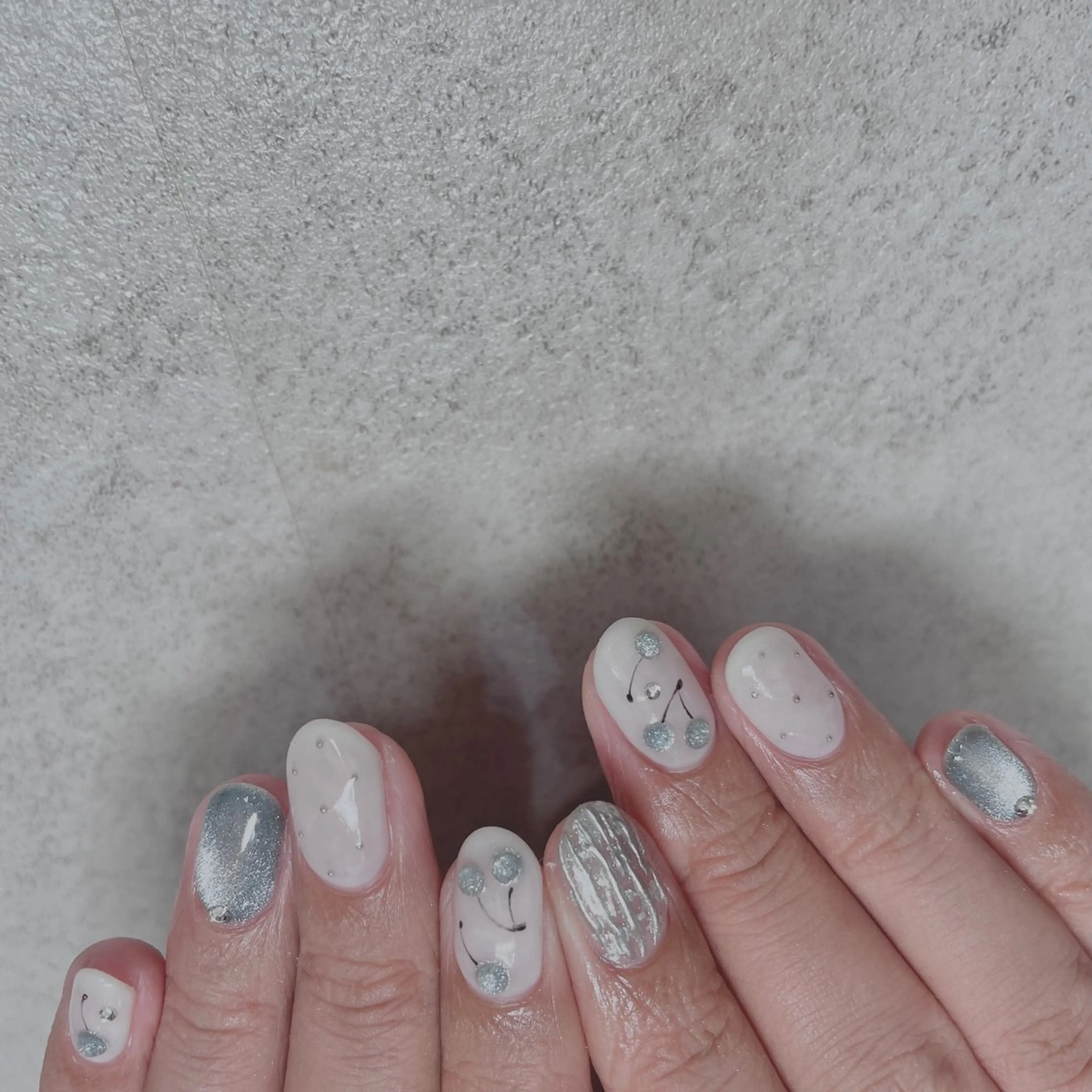 ネイル ブルー ドット ガーリー キラキラネイル 韓国ネイル ハンドネイル acs.n所属・ネイル，耳つぼ 風間すみれのその他イメージ