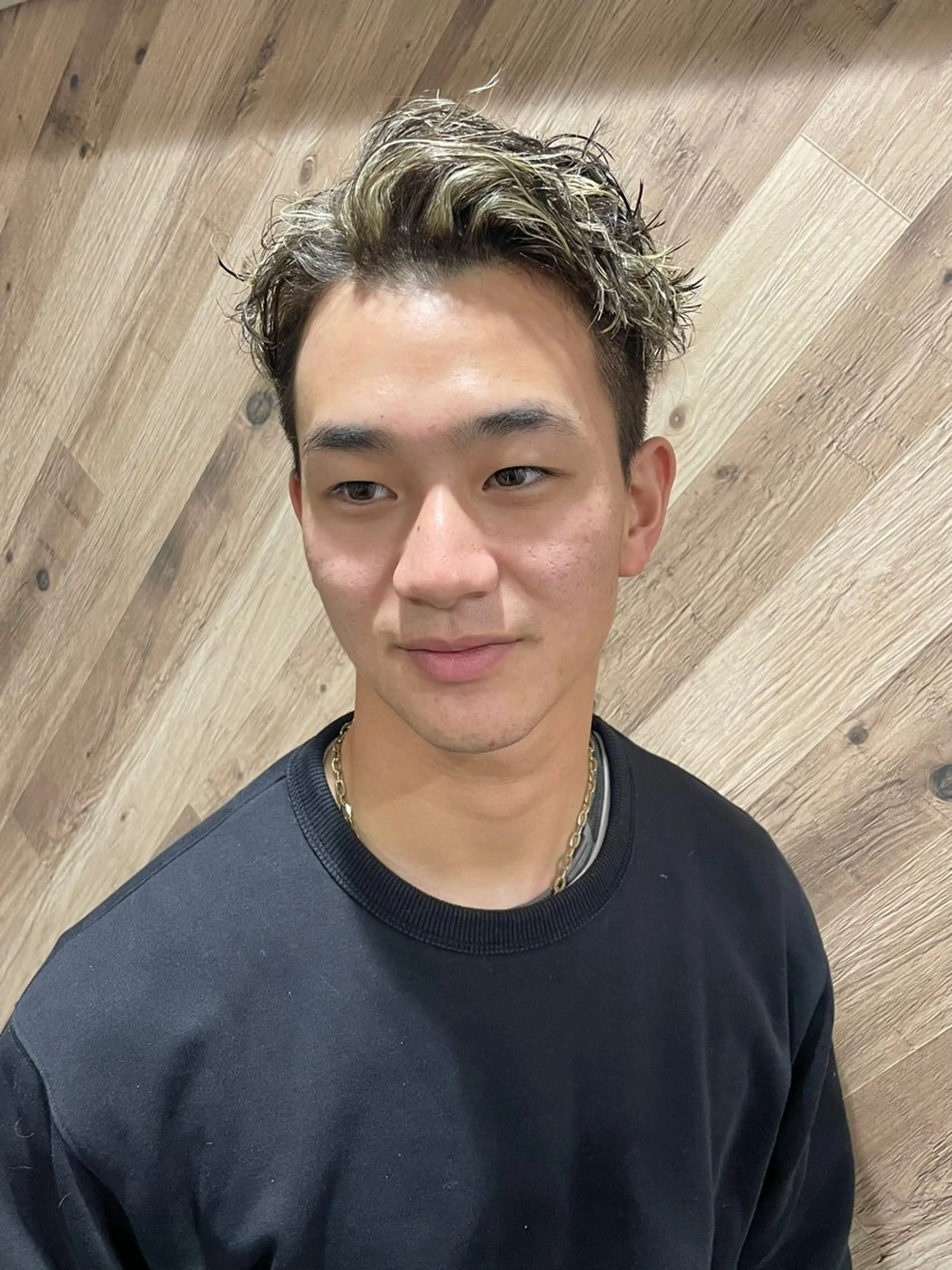 カラー パーマ メンズ メンズハイライト ハイライトカラー grAt所属・森 真伊希のヘアスタイル