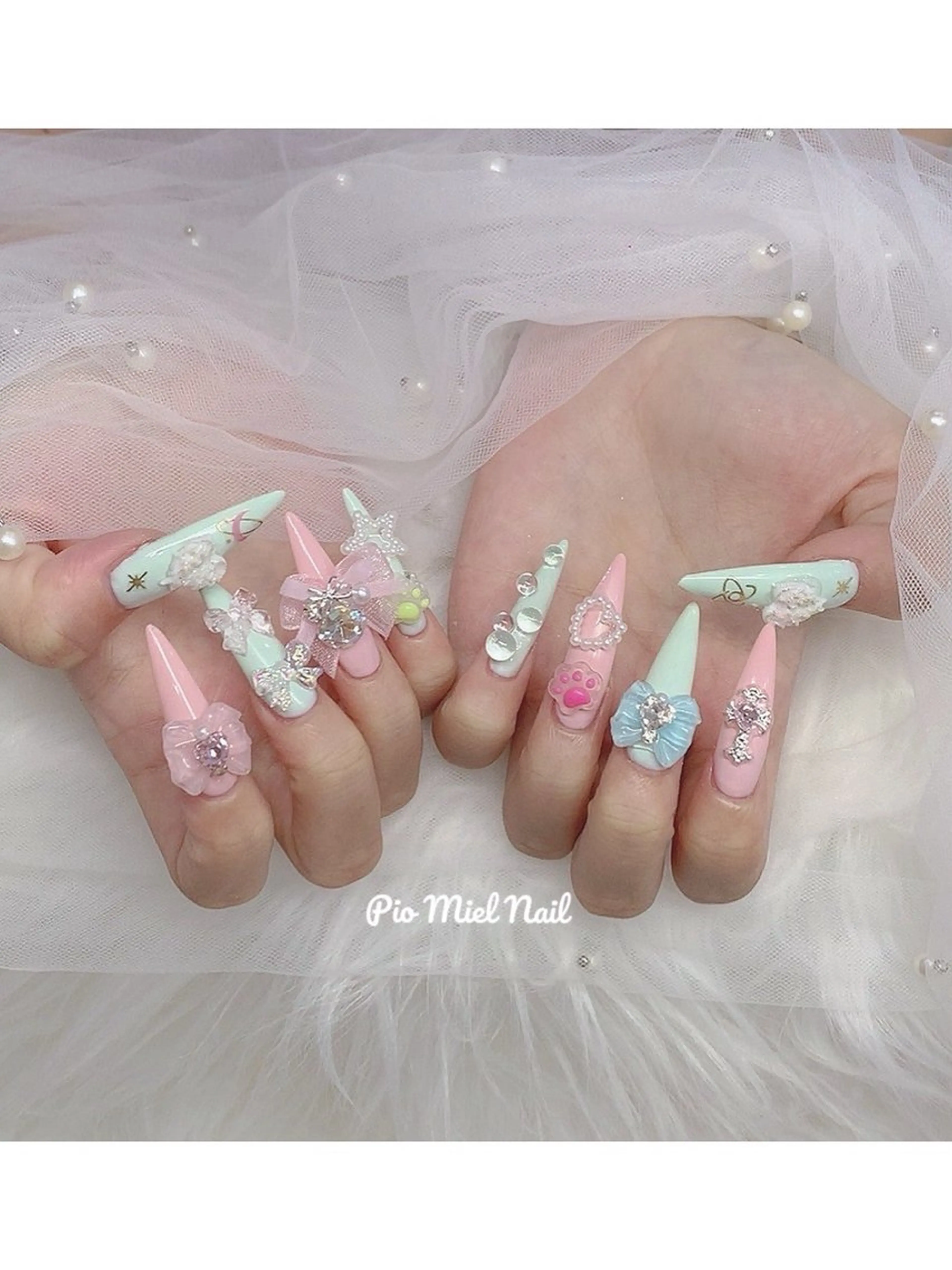 セミロング 韓国風ヘア ハンドネイル momo 長さだしのネイルデザイン