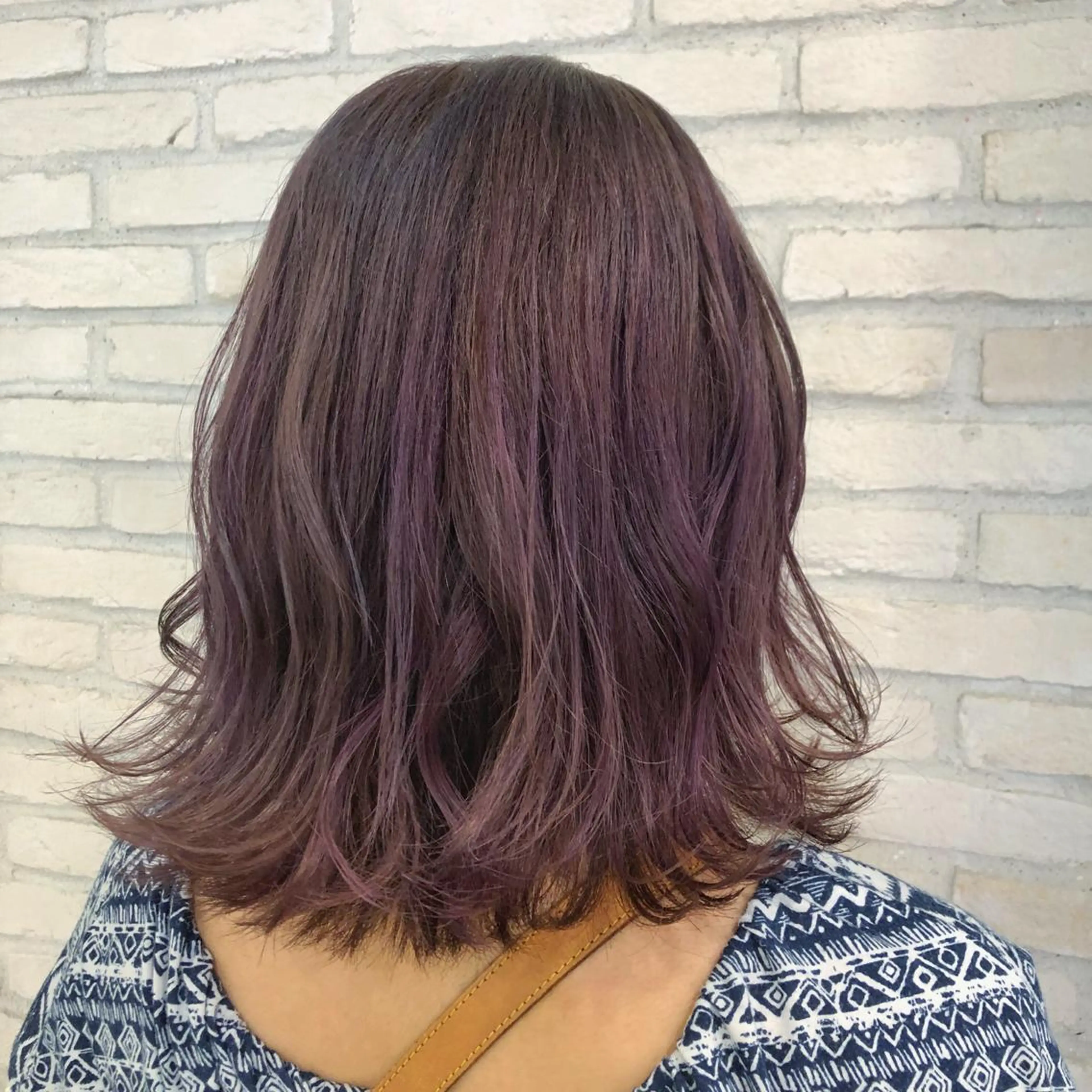 ミディアム カラー ハイライトカラー ラベンダーカラー ラベンダーグレー ハイライト oggi +KENJE所属・大平 美沙のヘアスタイル