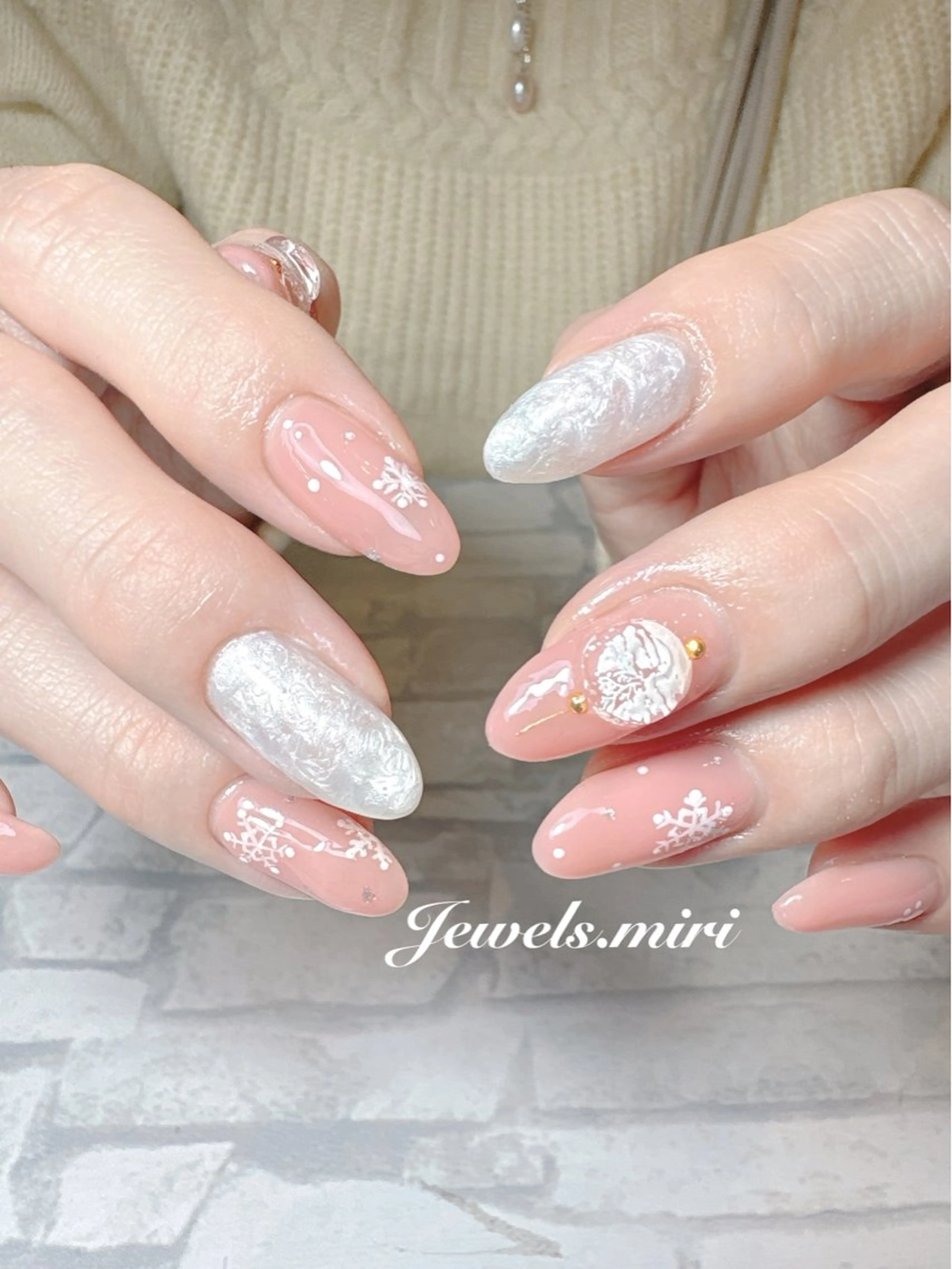 ネイル ワンカラーネイル ピンク ぷっくりネイル ホワイト 冬ネイル Jewels nail lily 白楽所属・ネイルサロン Jewels Mのネイルデザイン