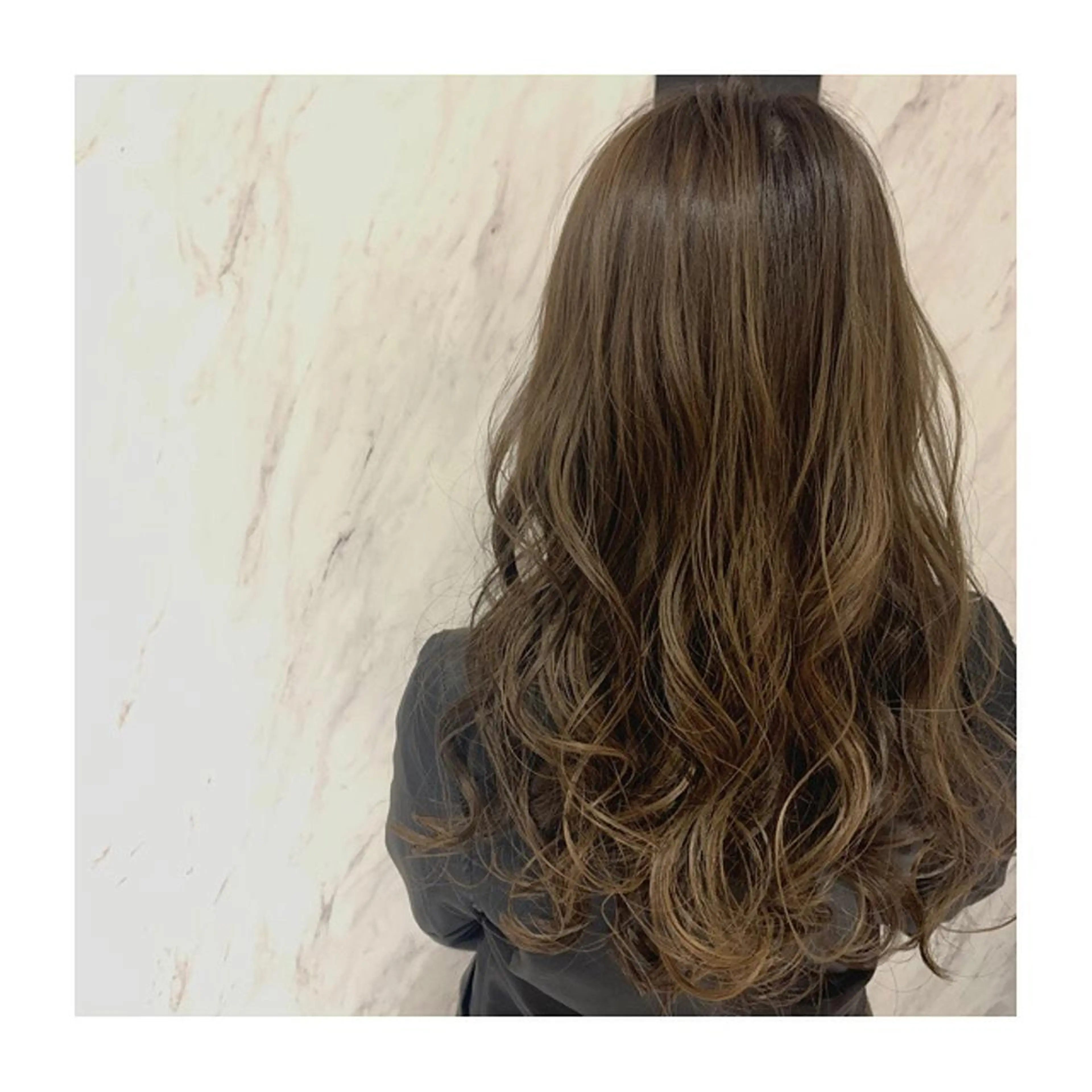 ロング カラー Neale. yumiのヘアスタイル