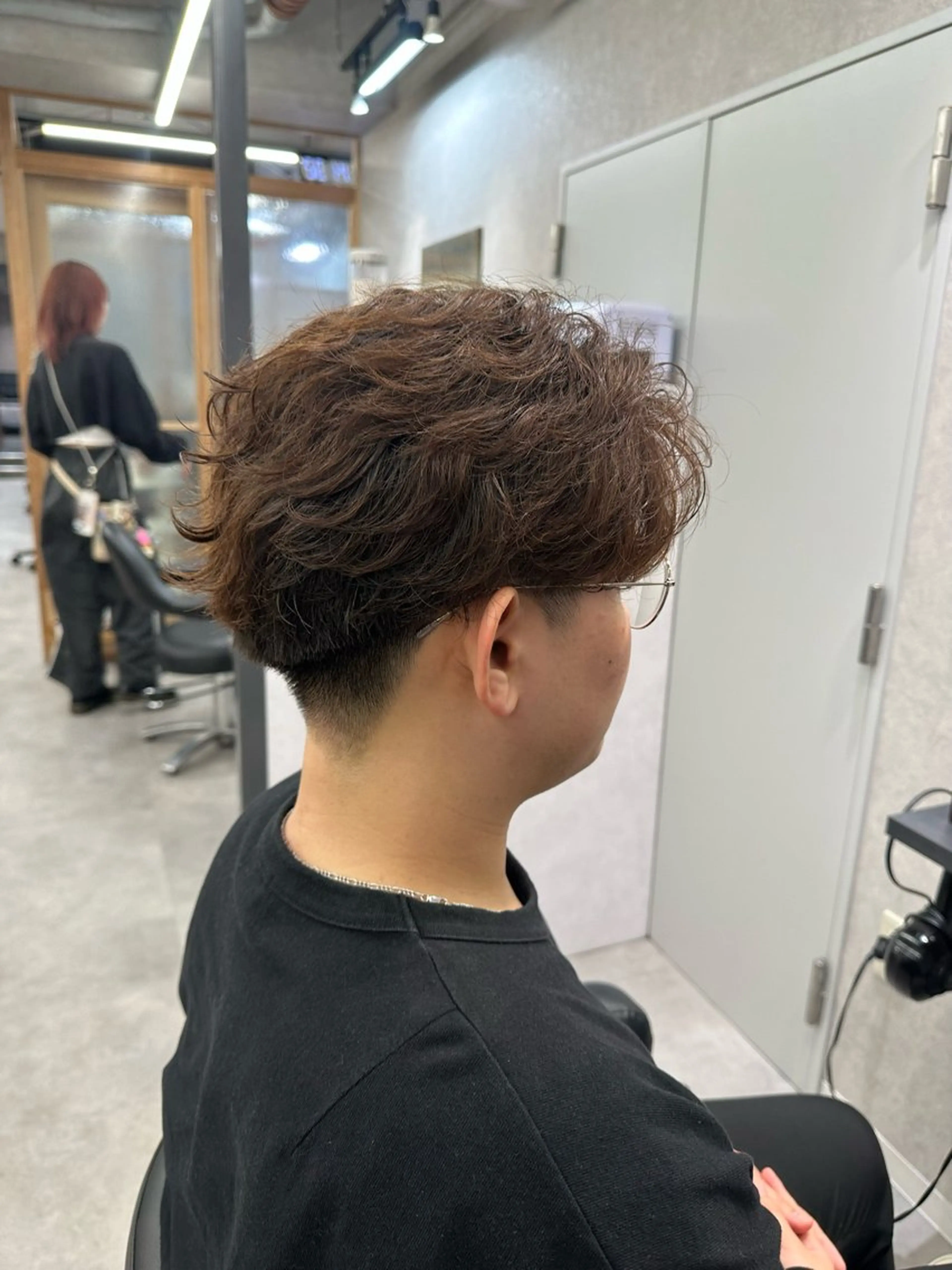 ショート パーマ メンズ センターパート メンズパーマ 【透明感カラー‎✨】 中島日菜のヘアスタイル