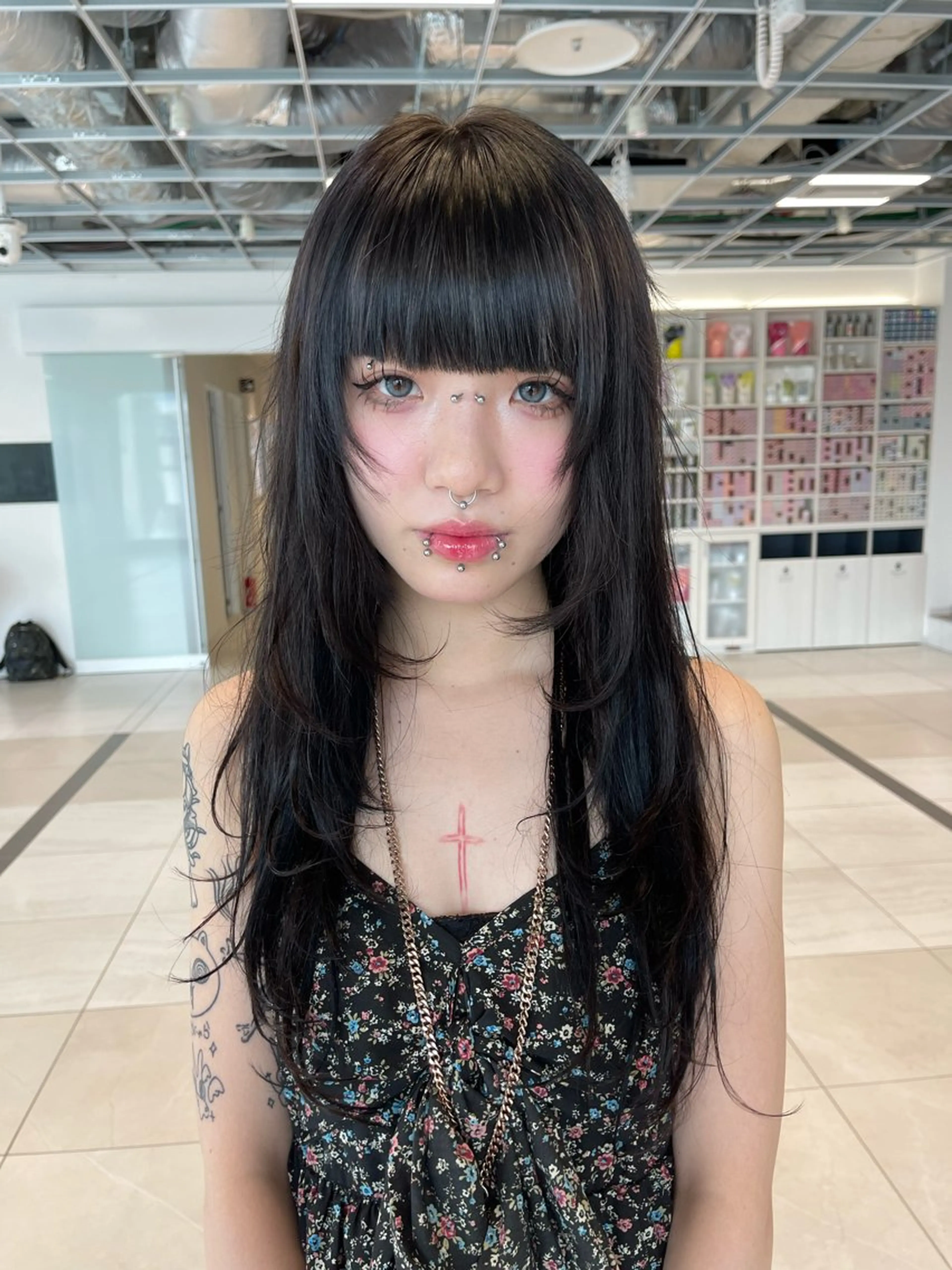 ロング カラー ブリーチ ケアブリーチ デザインカラー ダブルカラー イヤリングカラー TATSUブリーチ/ ミルクティーベージュのヘアスタイル