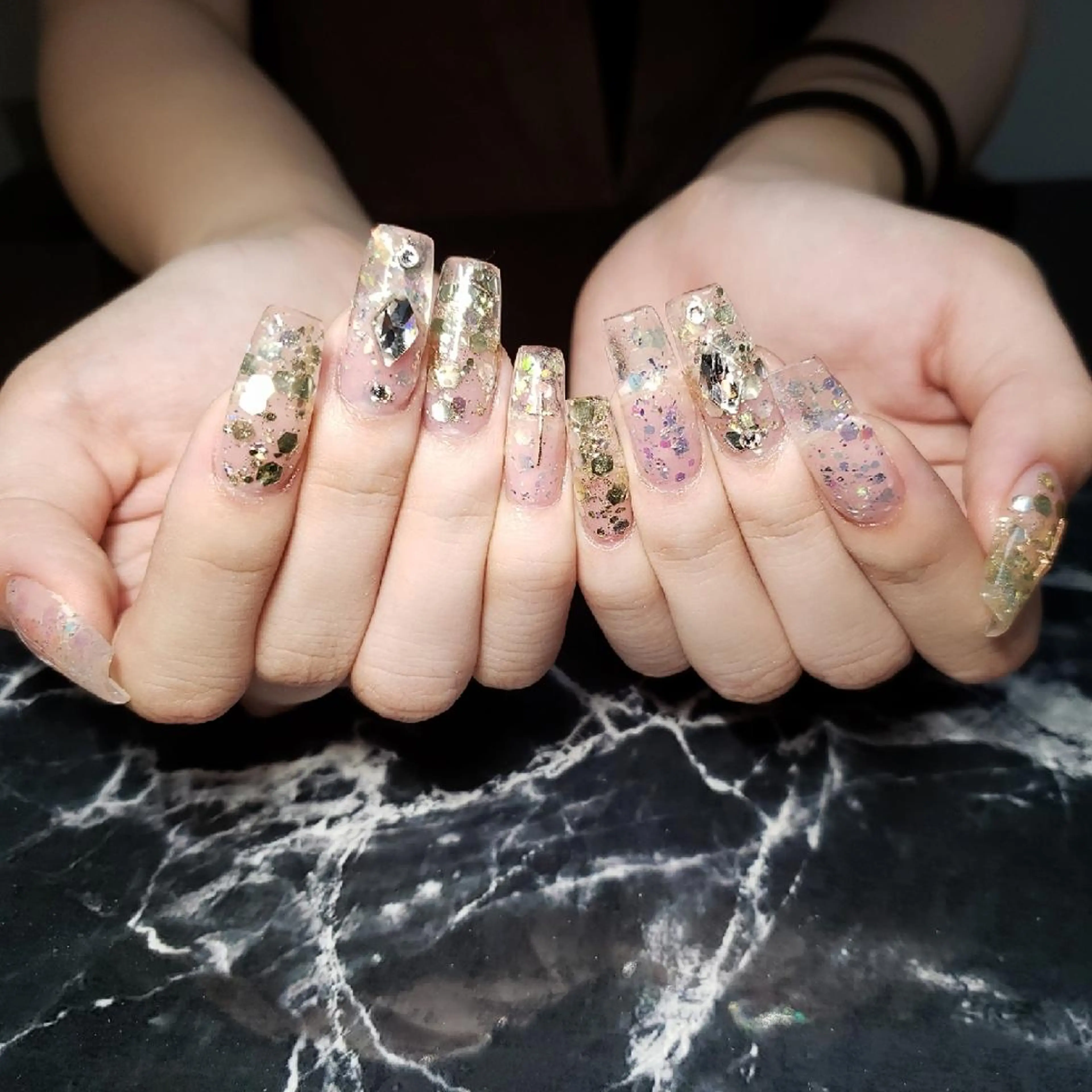 ミディアム ネイル ストーンネイル ハンドネイル クロキ 。のネイルデザイン