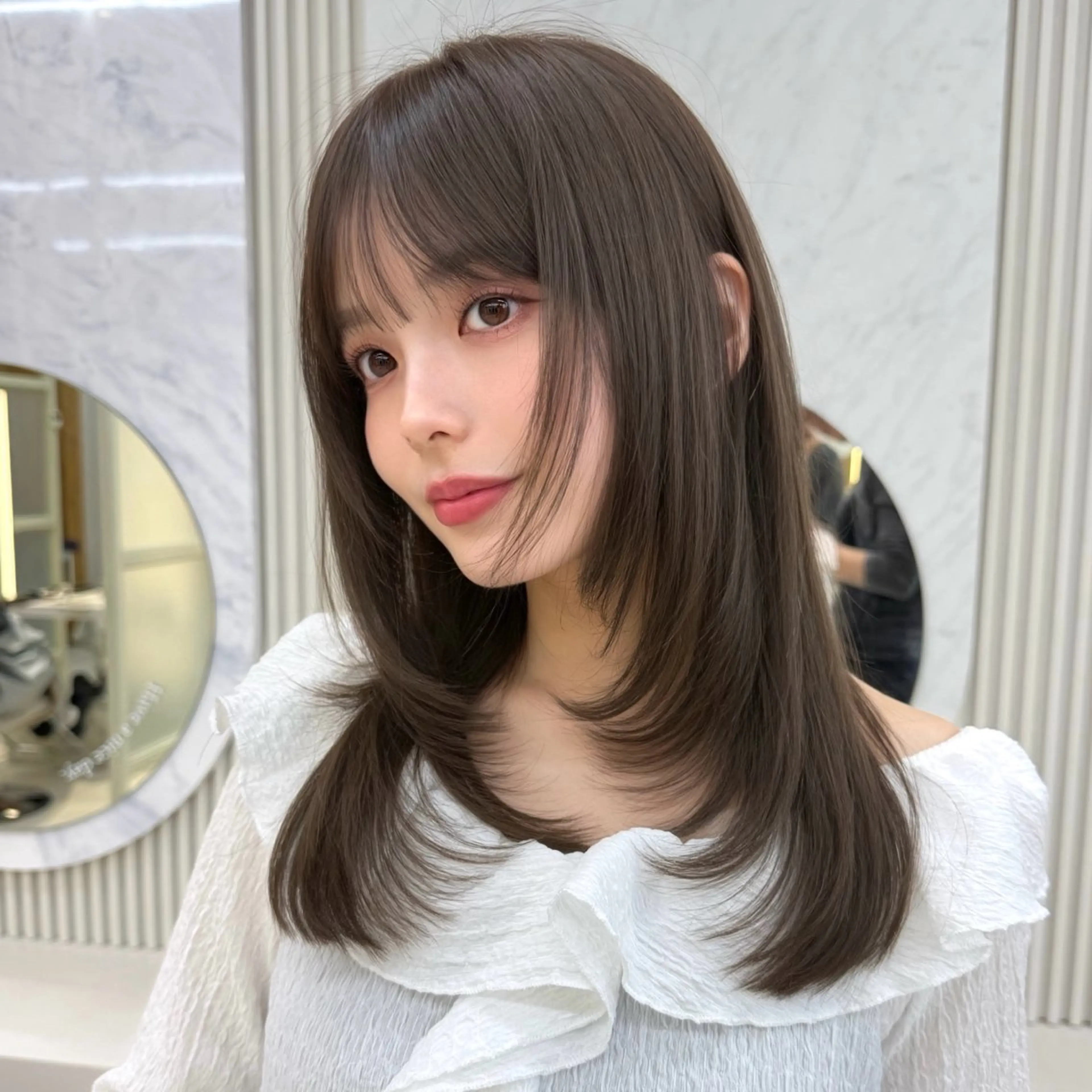 セミロング カラー カット ヘアカラー トリートメント 似合わせレイヤー 透明感カラーのヘアスタイル