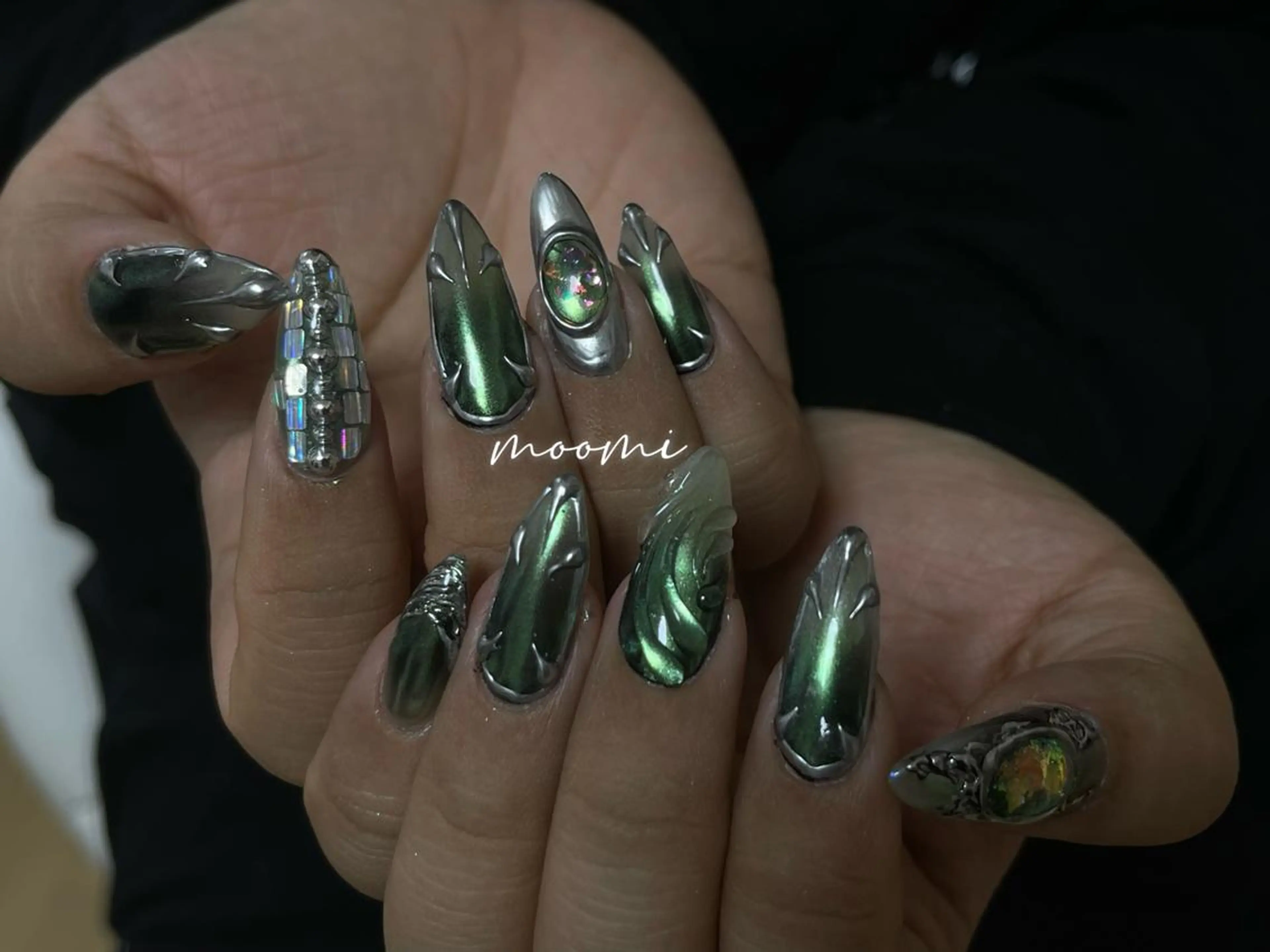 ネイル フレンチネイル ジェルネイル キラキラネイル 韓国ネイル マグネットネイル moomi nail スカルプ専門のネイルデザイン