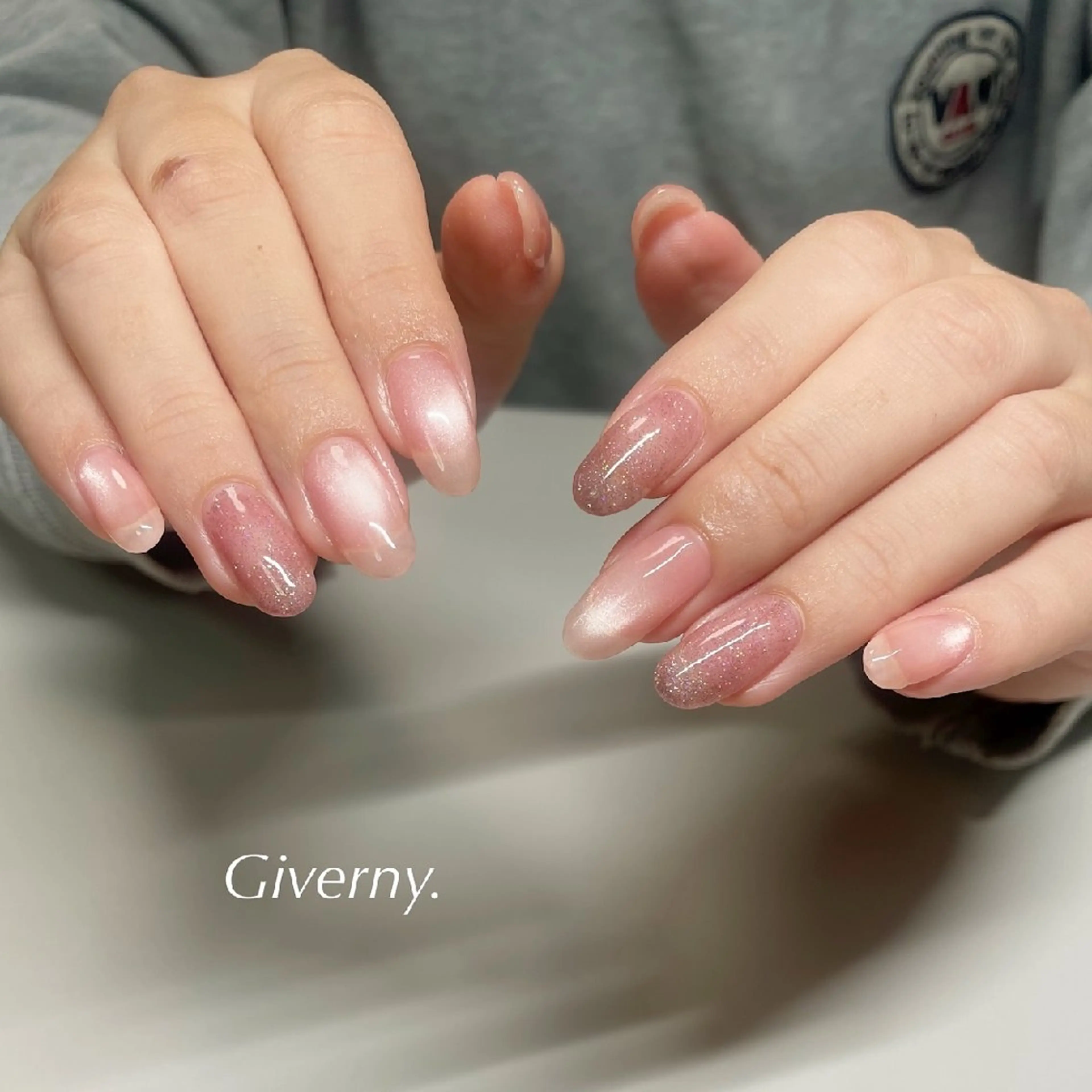 ネイル フラッシュネイル マグネットネイル ピンク 冬ネイル ハンドネイル Giverny .のネイルデザイン