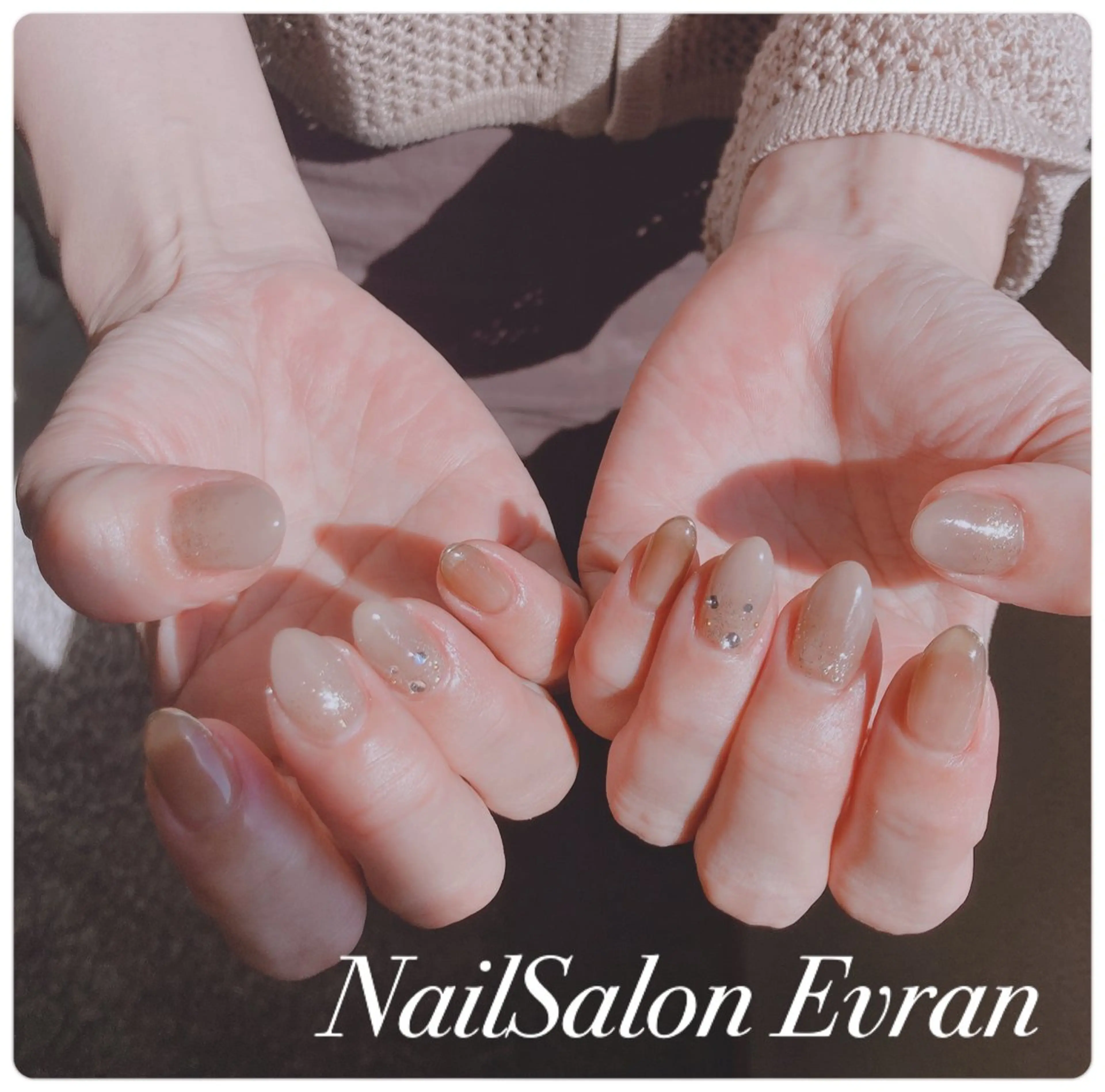 ネイル アートネイル フレンチネイル マグネットネイル 持ち込み ニュアンスネイル Nail salon Evranのネイルデザイン