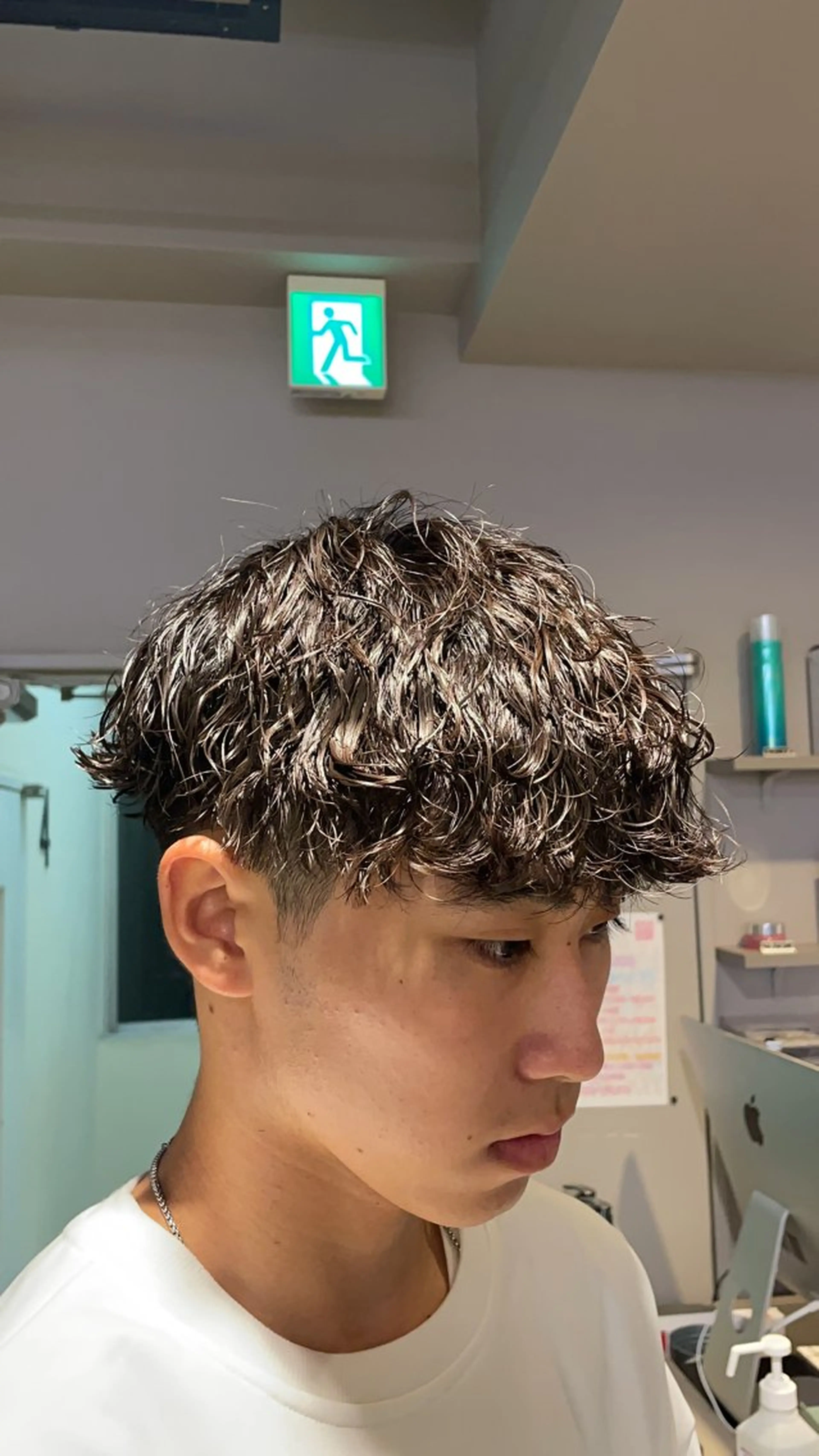 ショート パーマ ヘアアレンジ メンズ メンズパーマ 波巻きパーマ 顔まわりカット の達人のヘアスタイル