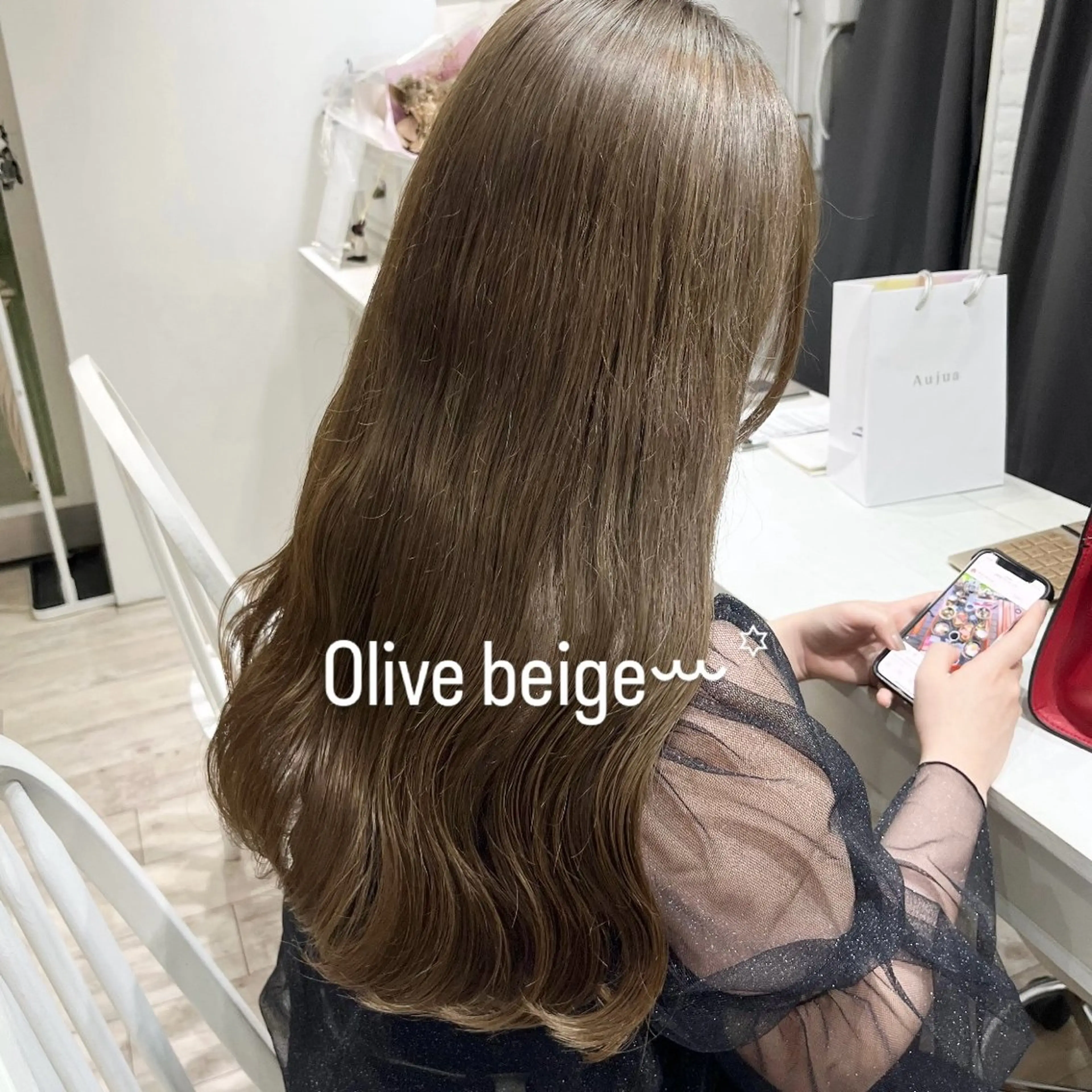 ロング カラー ブリーチ オリーブカラー ヘアカラー トリートメント ヘッドスパ 𝑴𝒊𝒌𝒖💝 透明感モテカラーのヘアスタイル