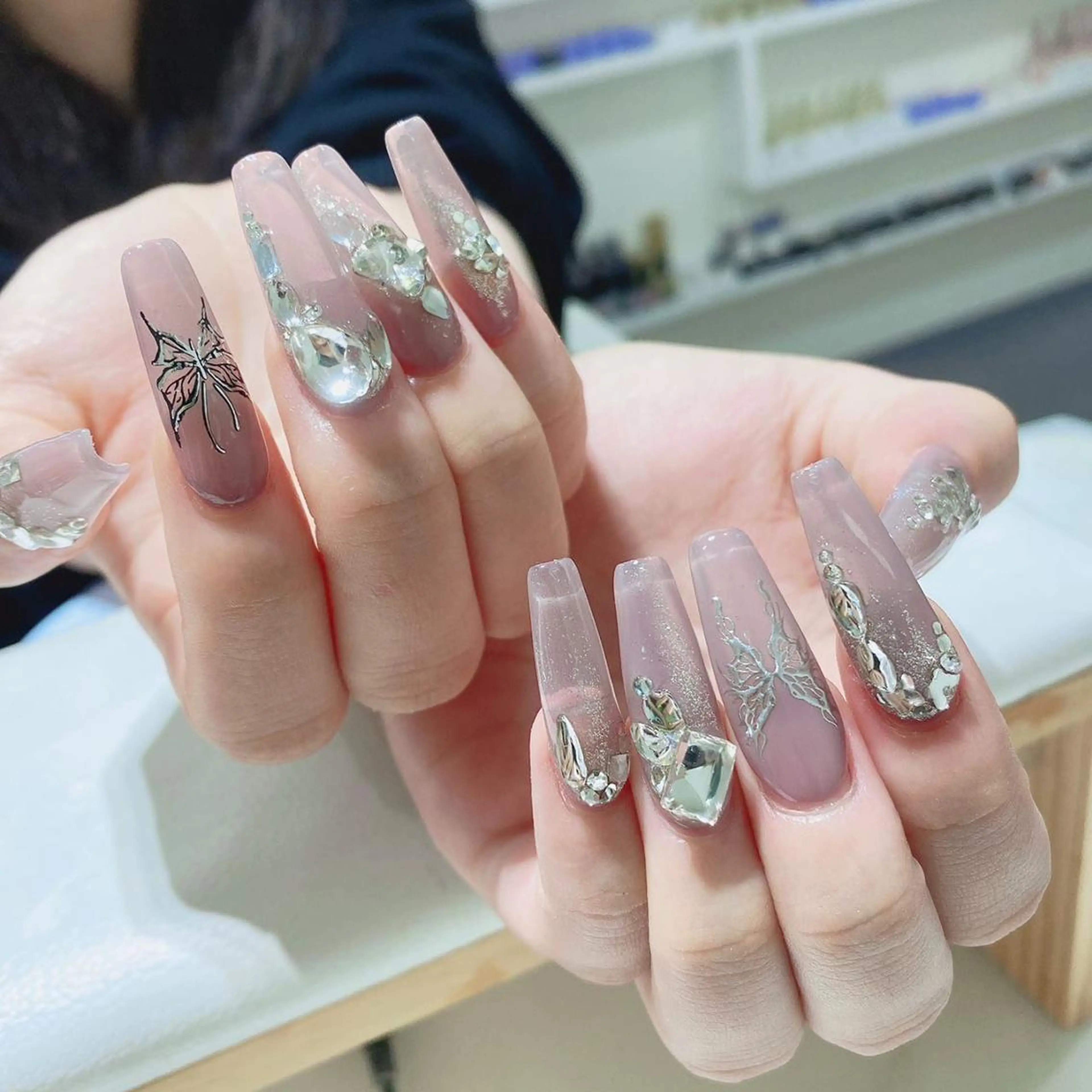 ネイル ハンドネイル Queens ひなのネイルデザイン