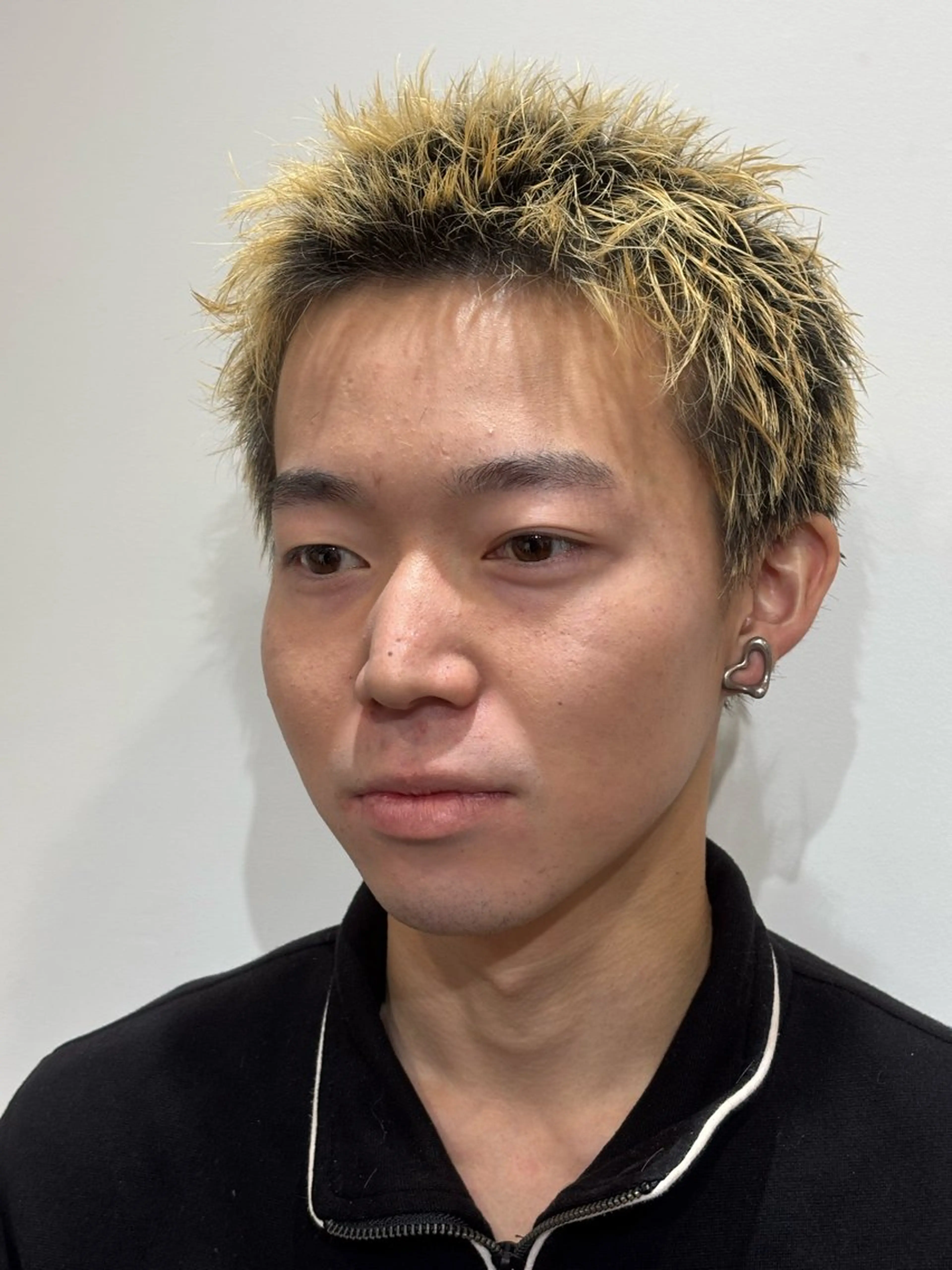 ショート メンズ メンズショート スパイキーショート ショートヘア カット ヘアカラー トリートメント 【店長】メンズ職人 短髪　ハイトーン🔥のヘアスタイル