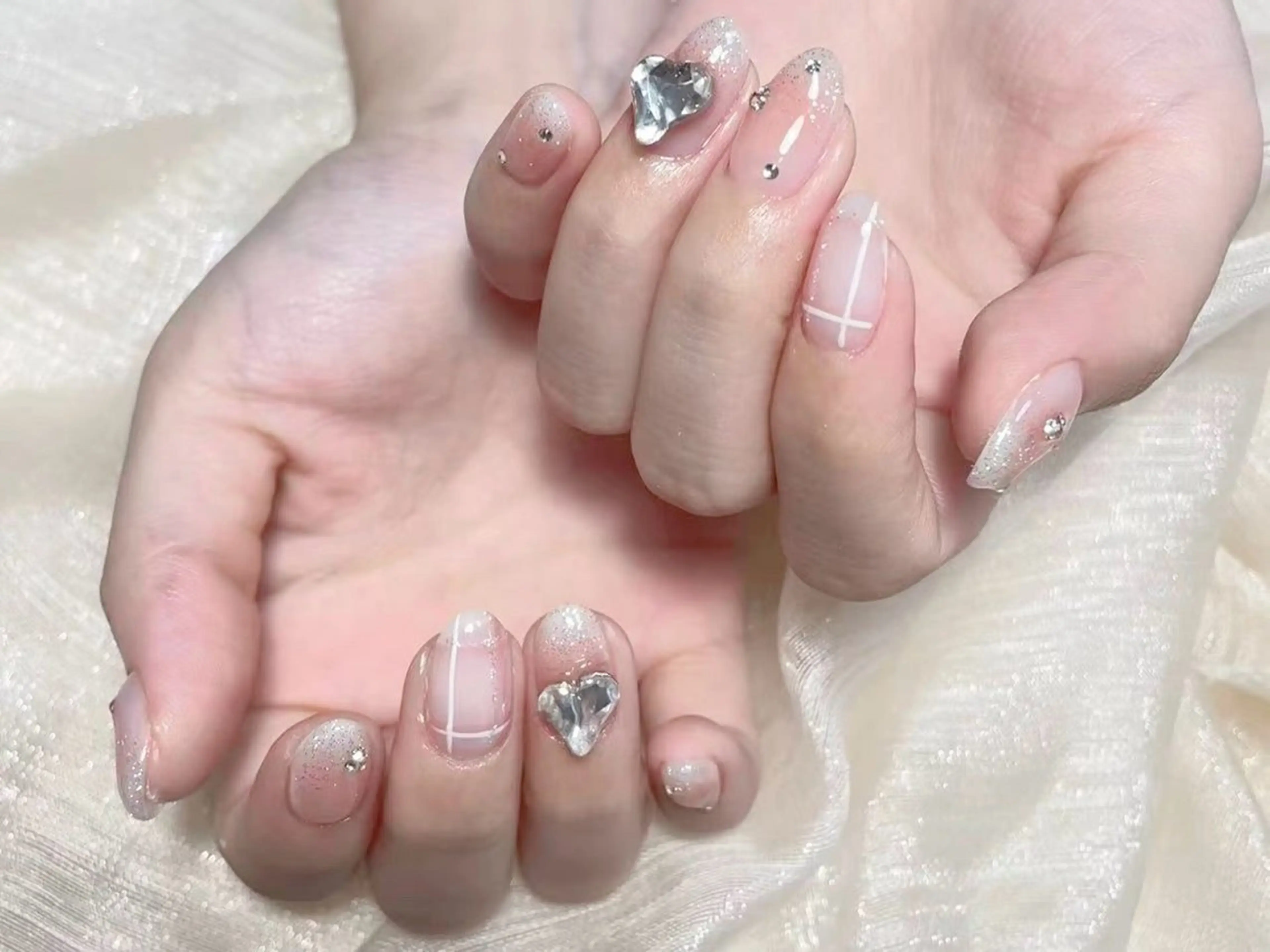 ネイル オーロラネイル チークネイル フレンチネイル ジェルネイル ガラスフレンチ ハンドネイル Nail Jolie所属・Nail Jolieのネイルデザイン