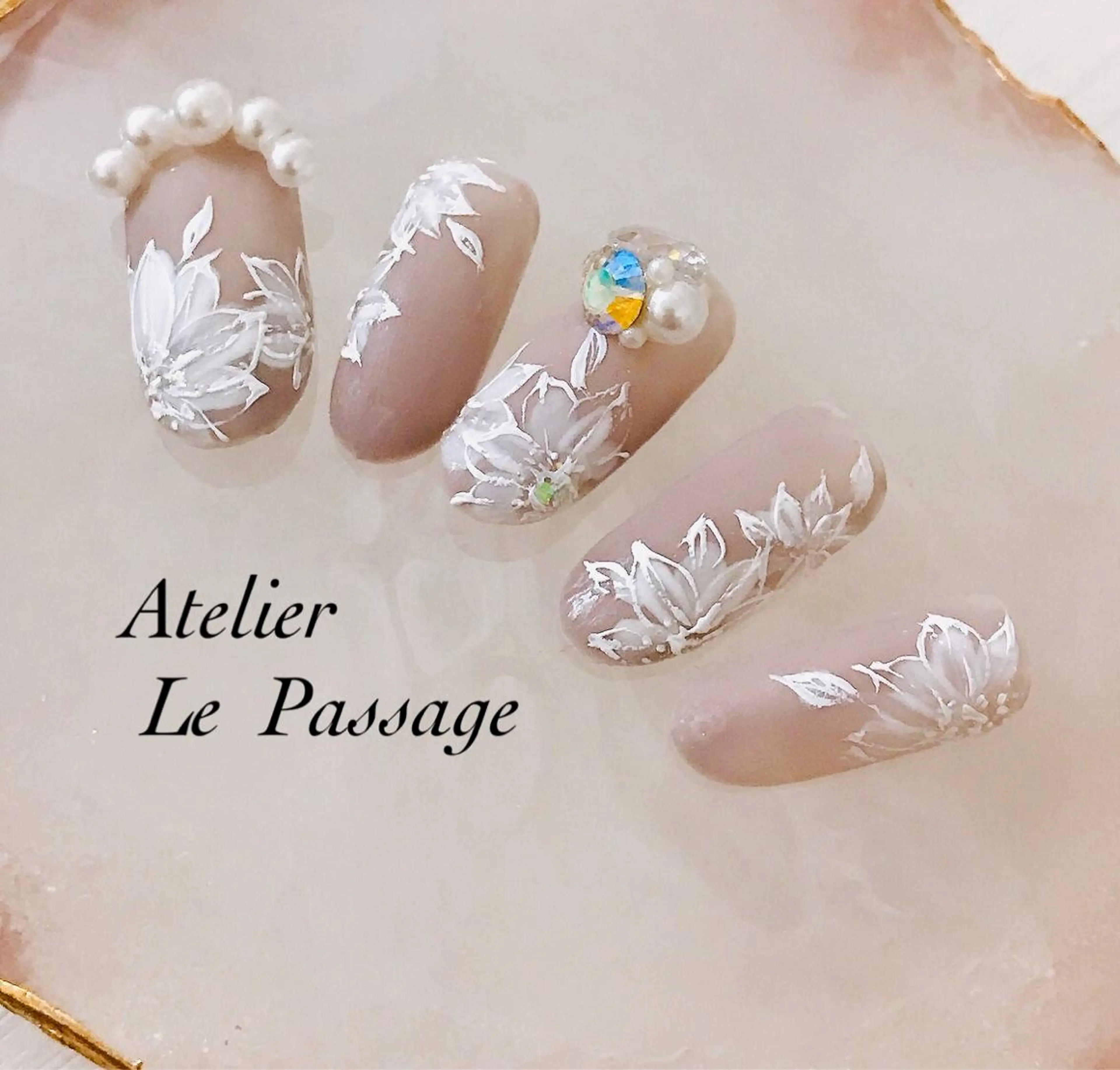 ネイル フラワーネイル ジェルネイル パラジェル 春ネイル ブライダルネイル Atelier Le Passage所属・h nakatsukaのネイルデザイン