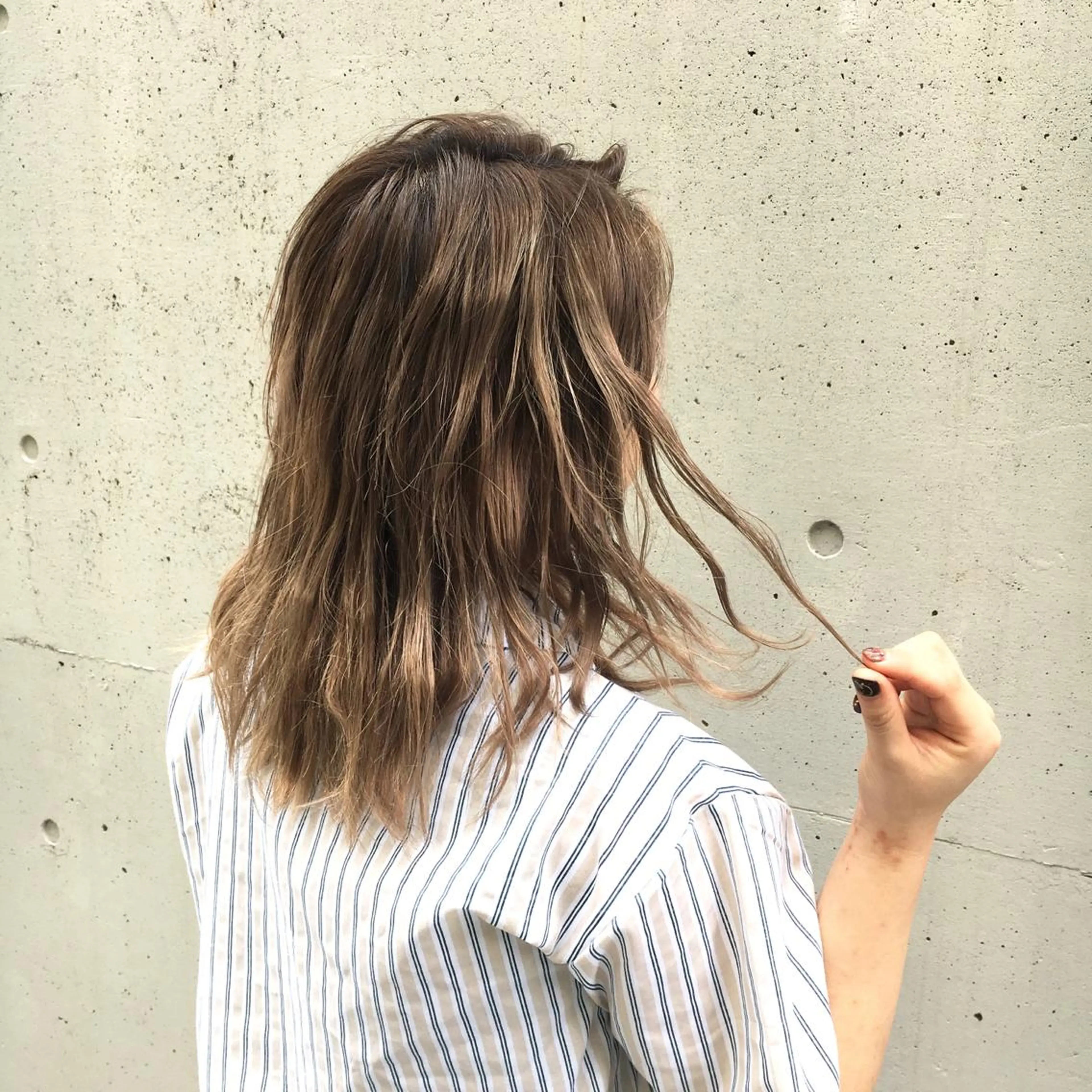 セミロング カラー パーマ ヘアアレンジ キッズ マツエク・マツパ バレイヤージュ ベージュカラー フォギーベージュ レイヤーカット Luela堅田所属・田中 裕士のヘアスタイル
