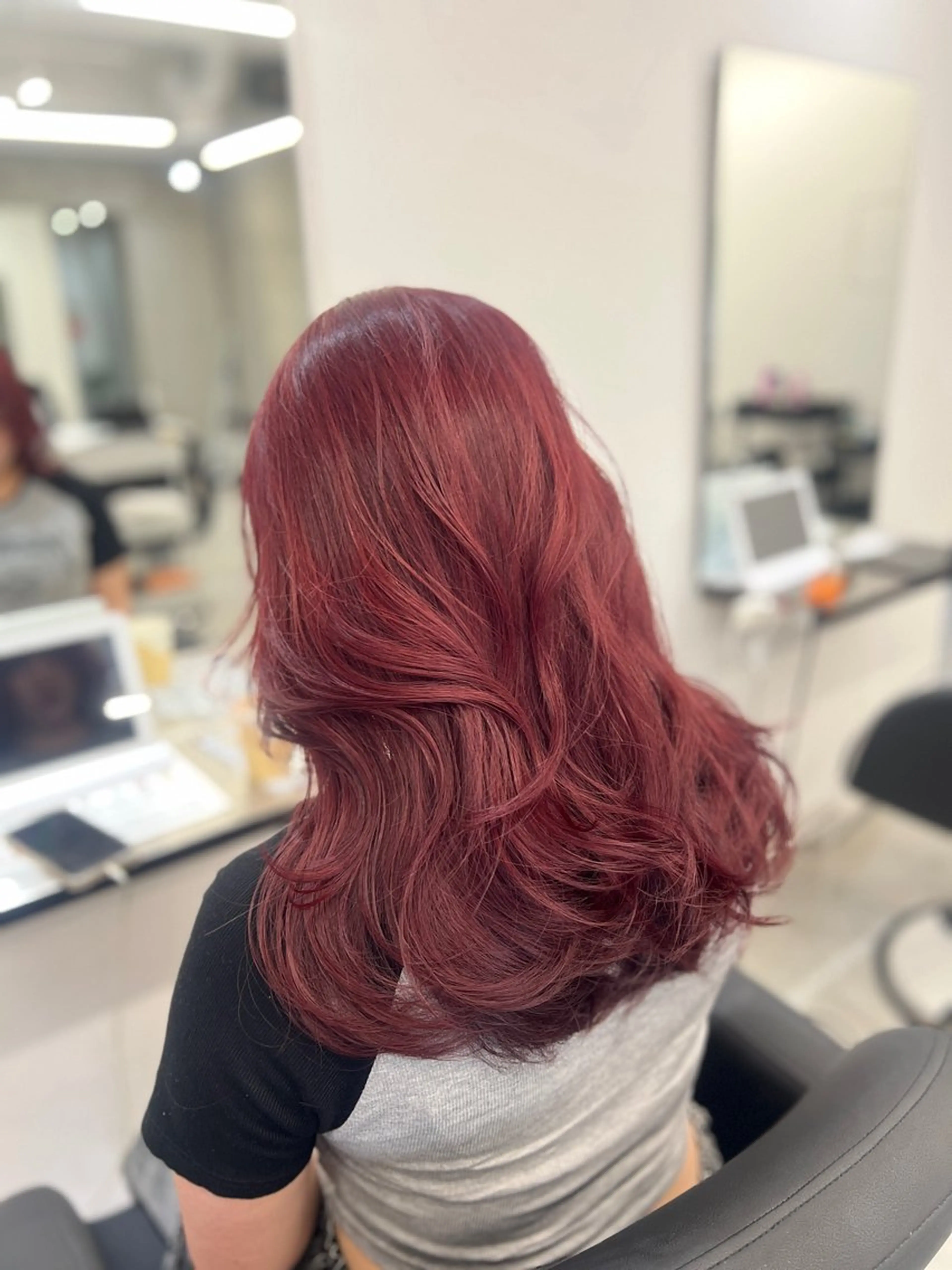 セミロング カラー ブリーチ ダブルカラー ブリーチなしカラー レイヤーカット カット ヘアカラー トリートメント 頓所 大昂のヘアスタイル