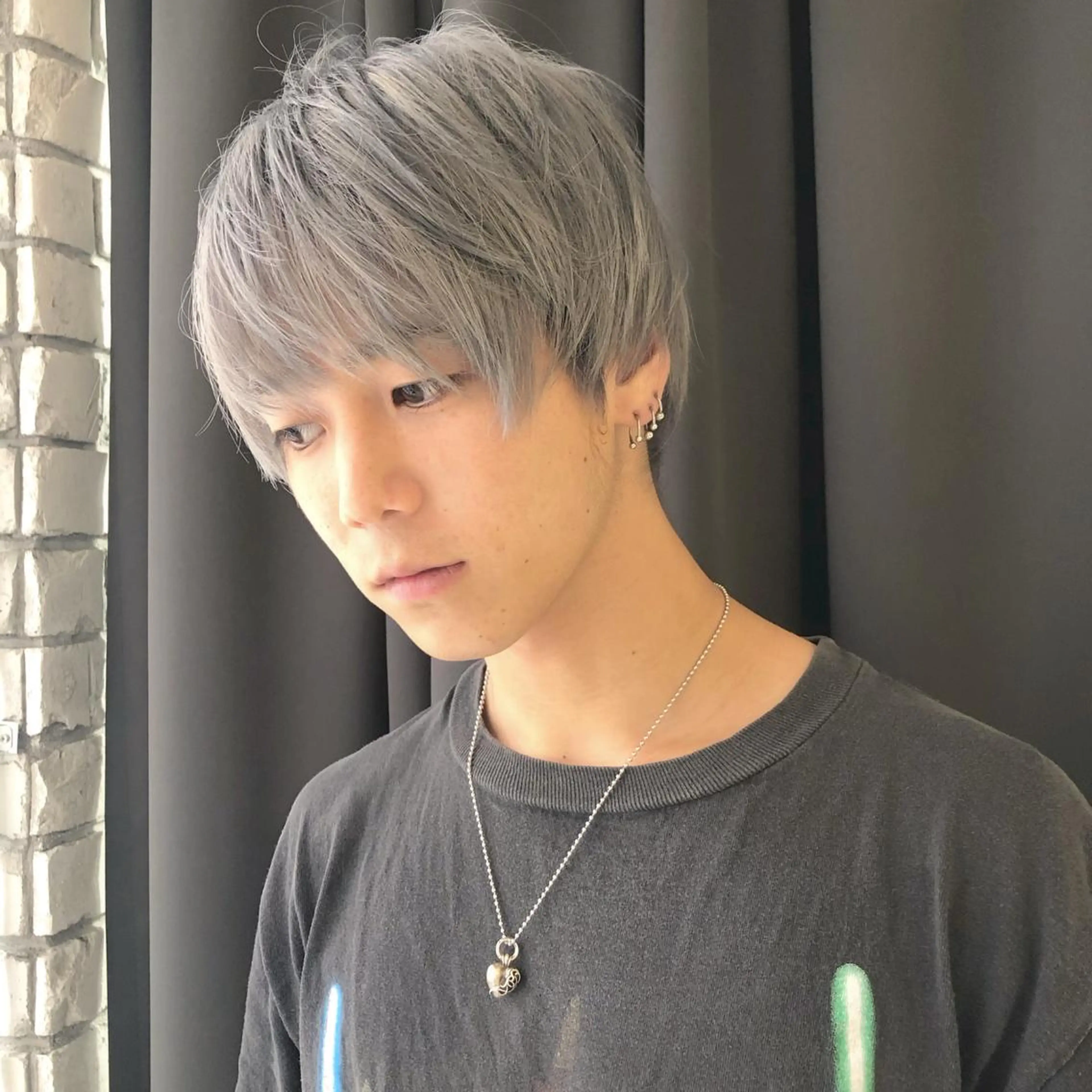 ショート カラー メンズ メンズショート シルバー ショートヘア ORIKA 美容室のヘアスタイル