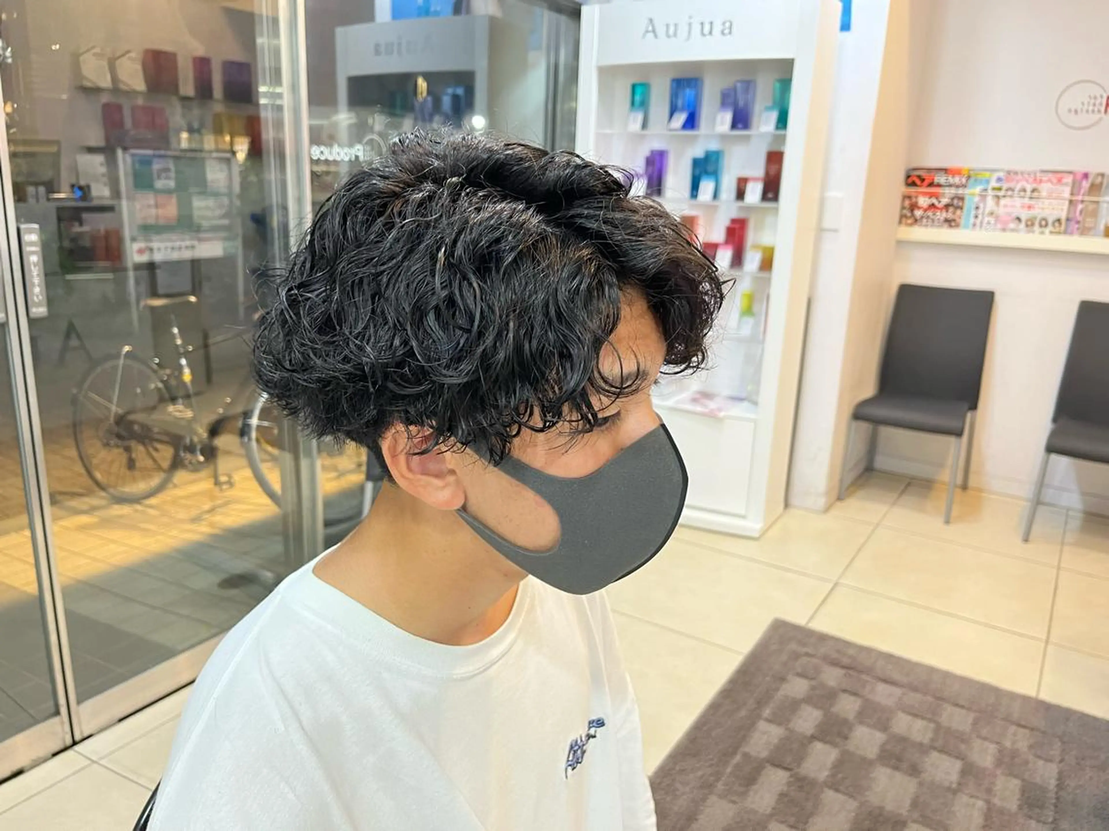 ミディアム パーマ メンズ センターパート 波巻きパーマ カット パーマ 韓国風メンズ/毛流れ ヘアなら須田龍世のヘアスタイル