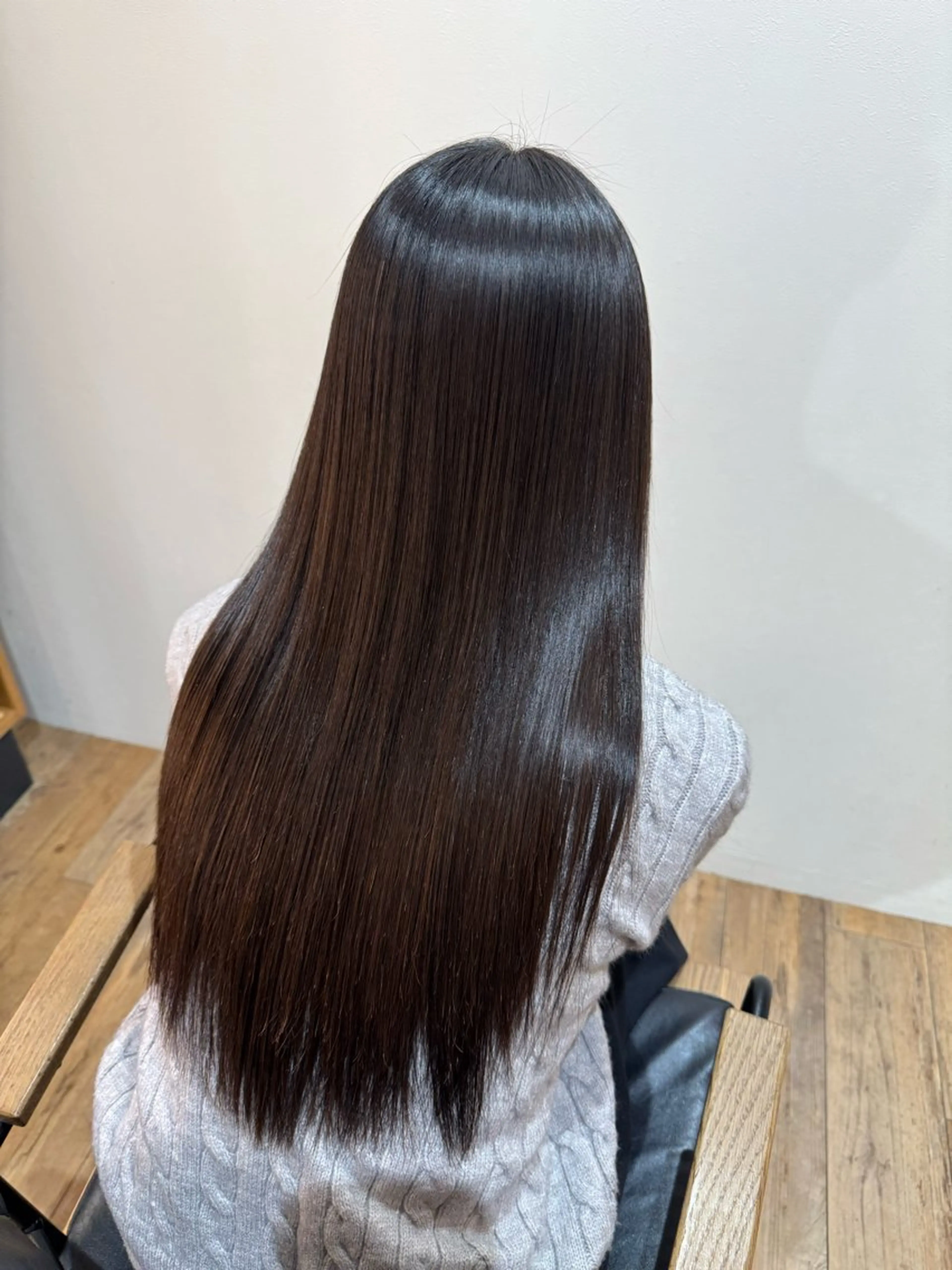 セミロング カット 縮毛矯正 トリートメント afloatkobe所属・美髪/髪質改善 川口凌弥のヘアスタイル