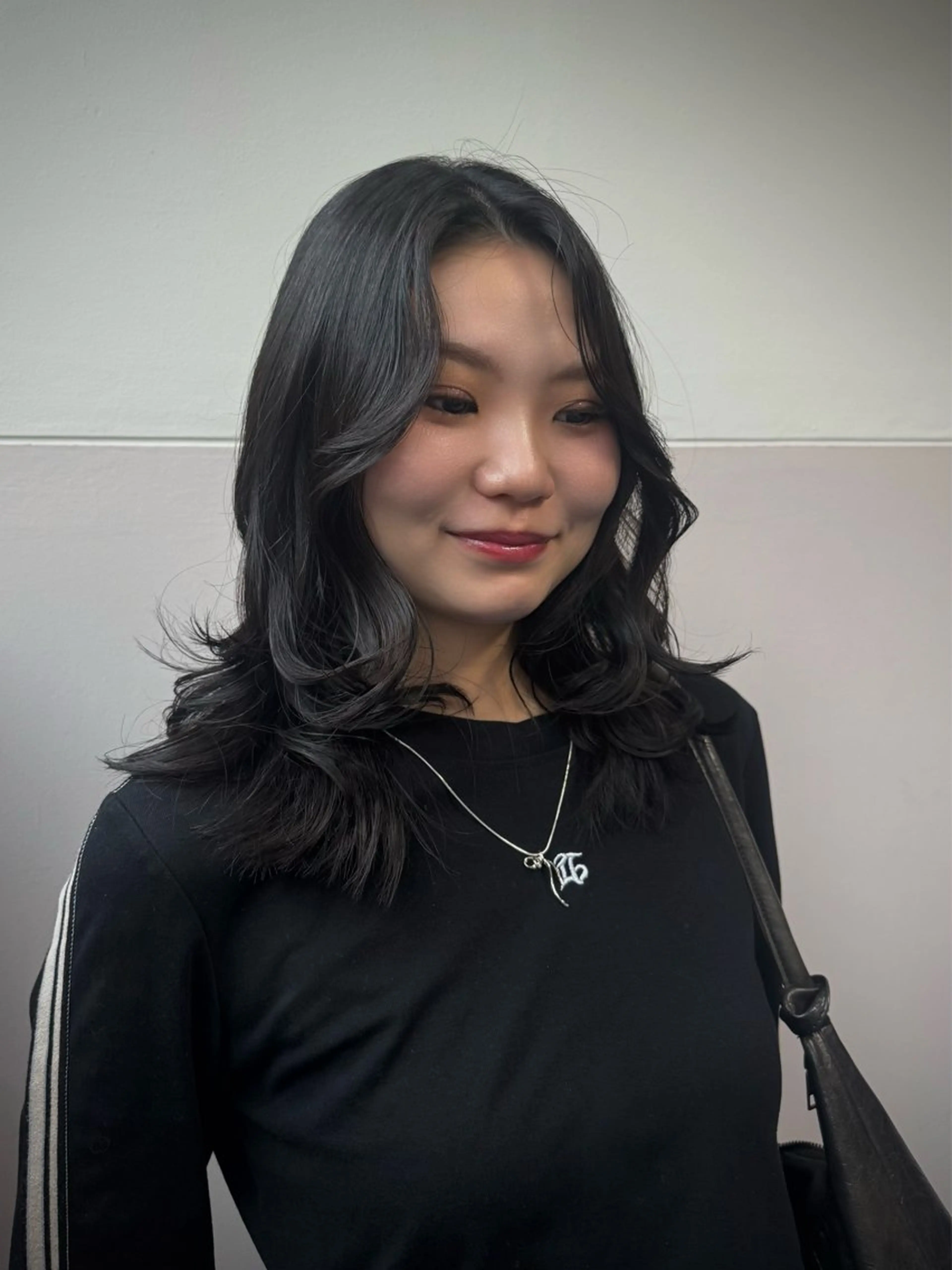 ミディアム カット INORI|レイヤー |ハッシュカットのヘアスタイル