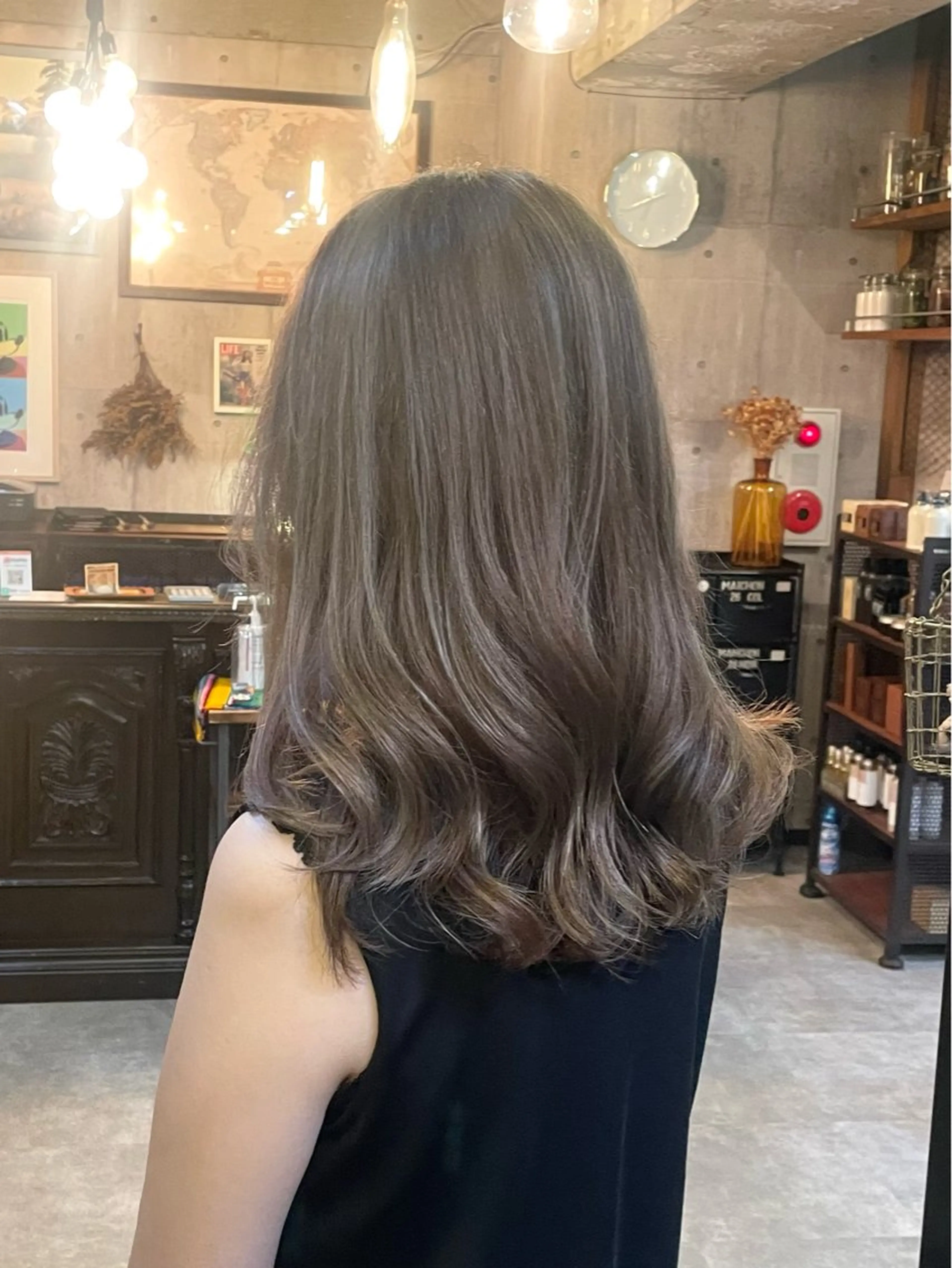 セミロング ハイライト ヘアカラー 竹内 春奈のヘアスタイル