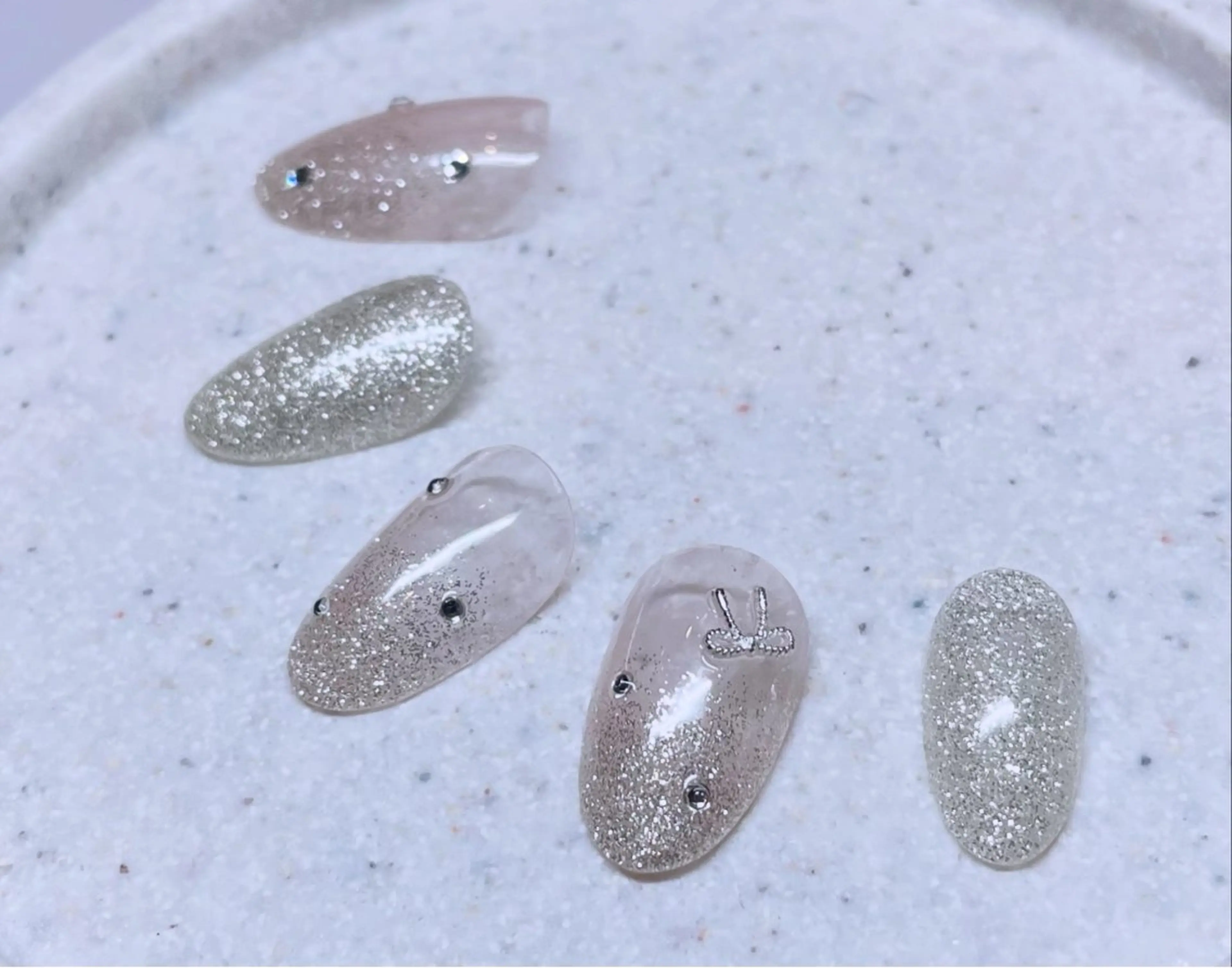 ネイル ハンドネイル Nailsalon Repos.所属・Rika🌼 シンプル•マグネットのネイルデザイン