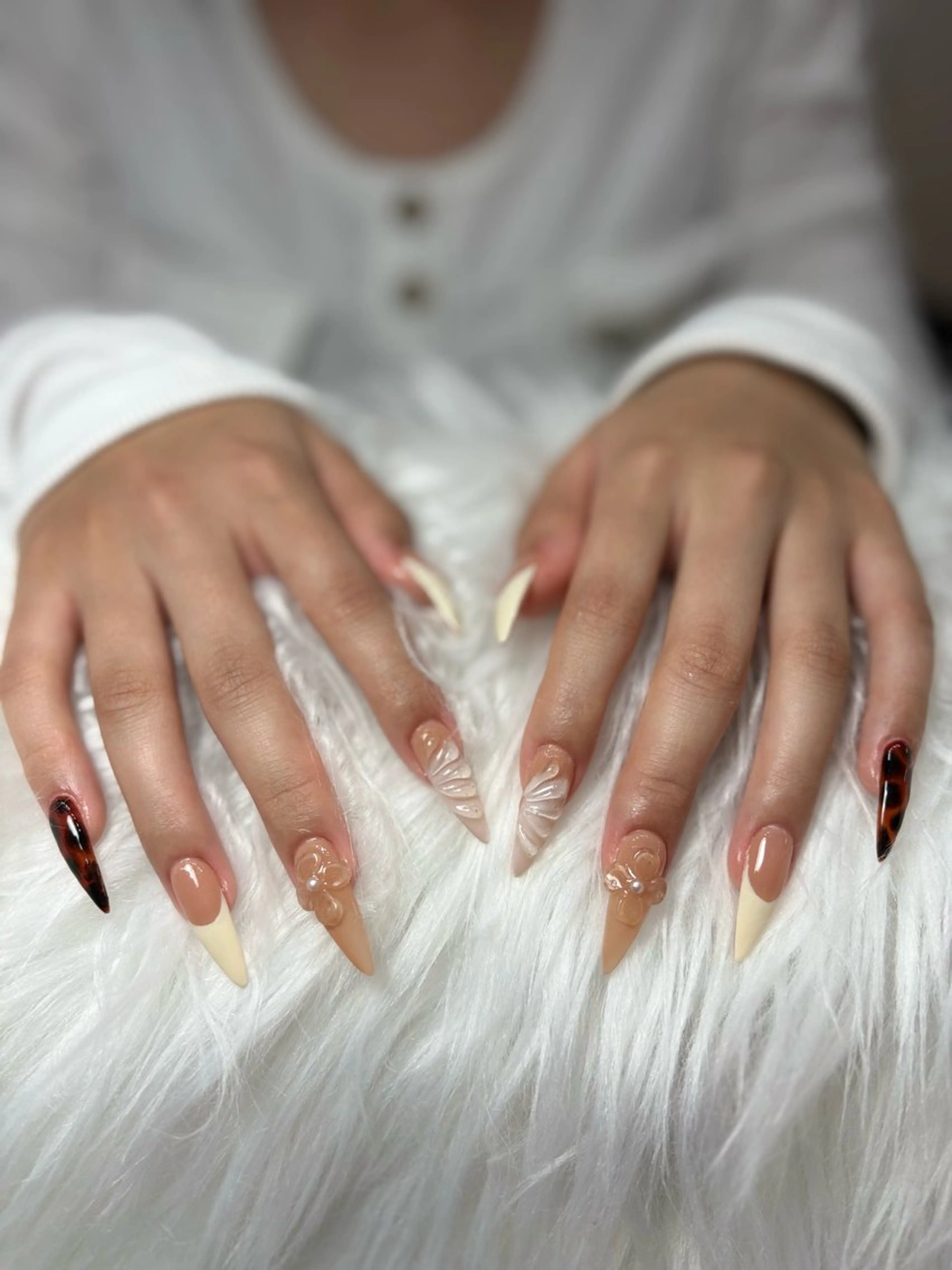 ネイル アートネイル 長さ出し ジェルネイル マグネットネイル ニュアンスネイル ハンドネイル なな_ CloudyChanのネイルデザイン