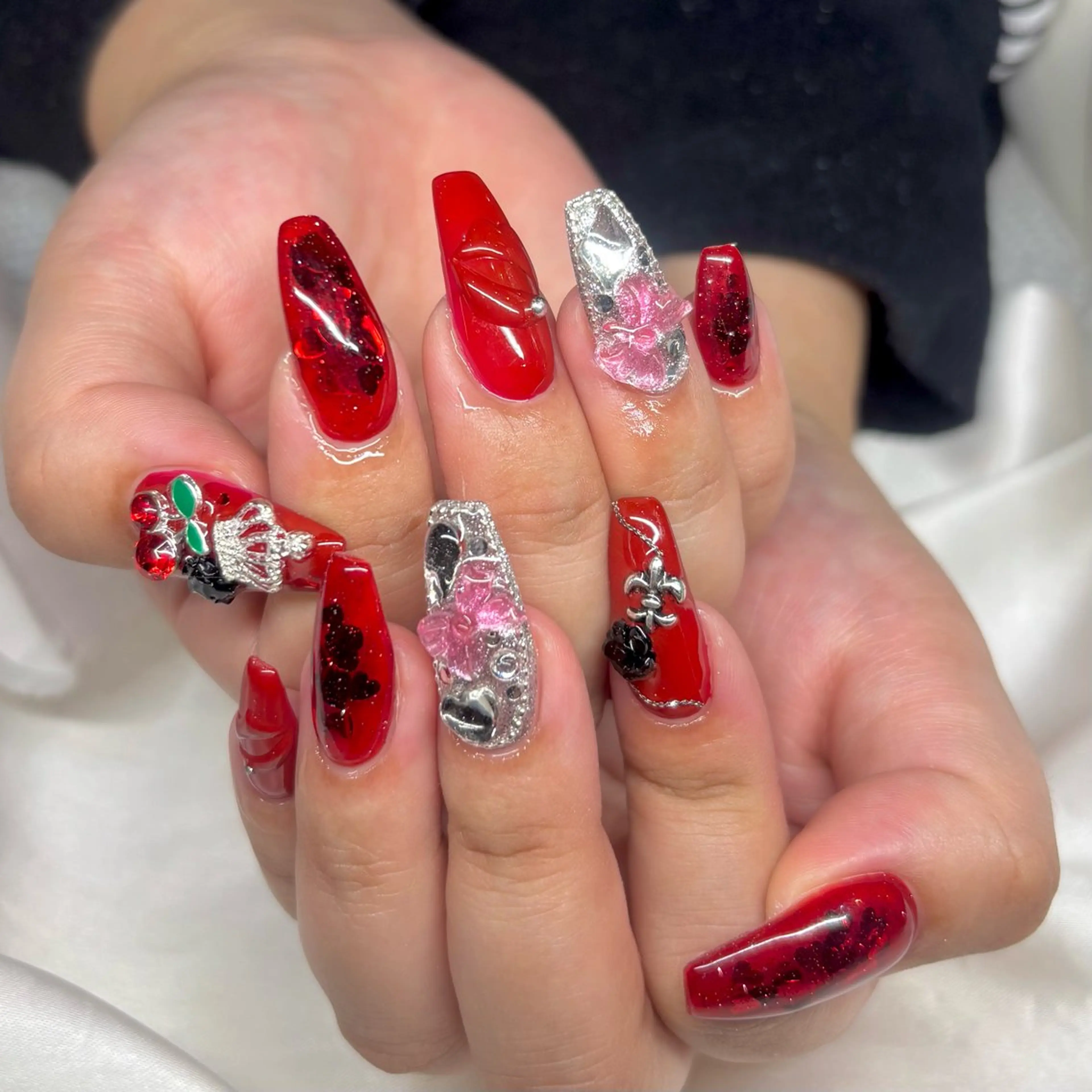 ネイル ハンドネイル . 未來のネイルデザイン