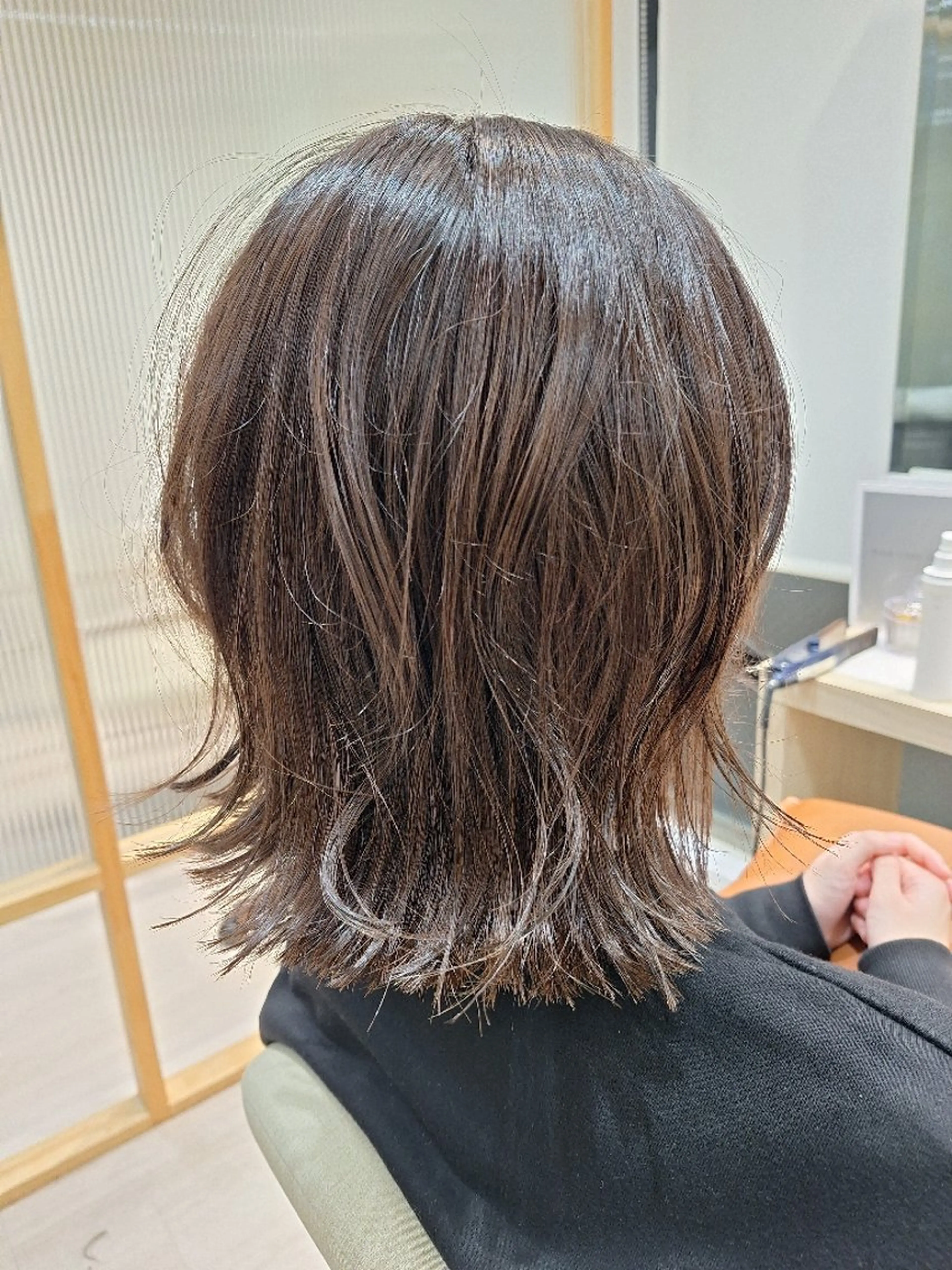 ミディアム アッシュ アッシュブラウン 外ハネヘア 山田 一貴のヘアスタイル
