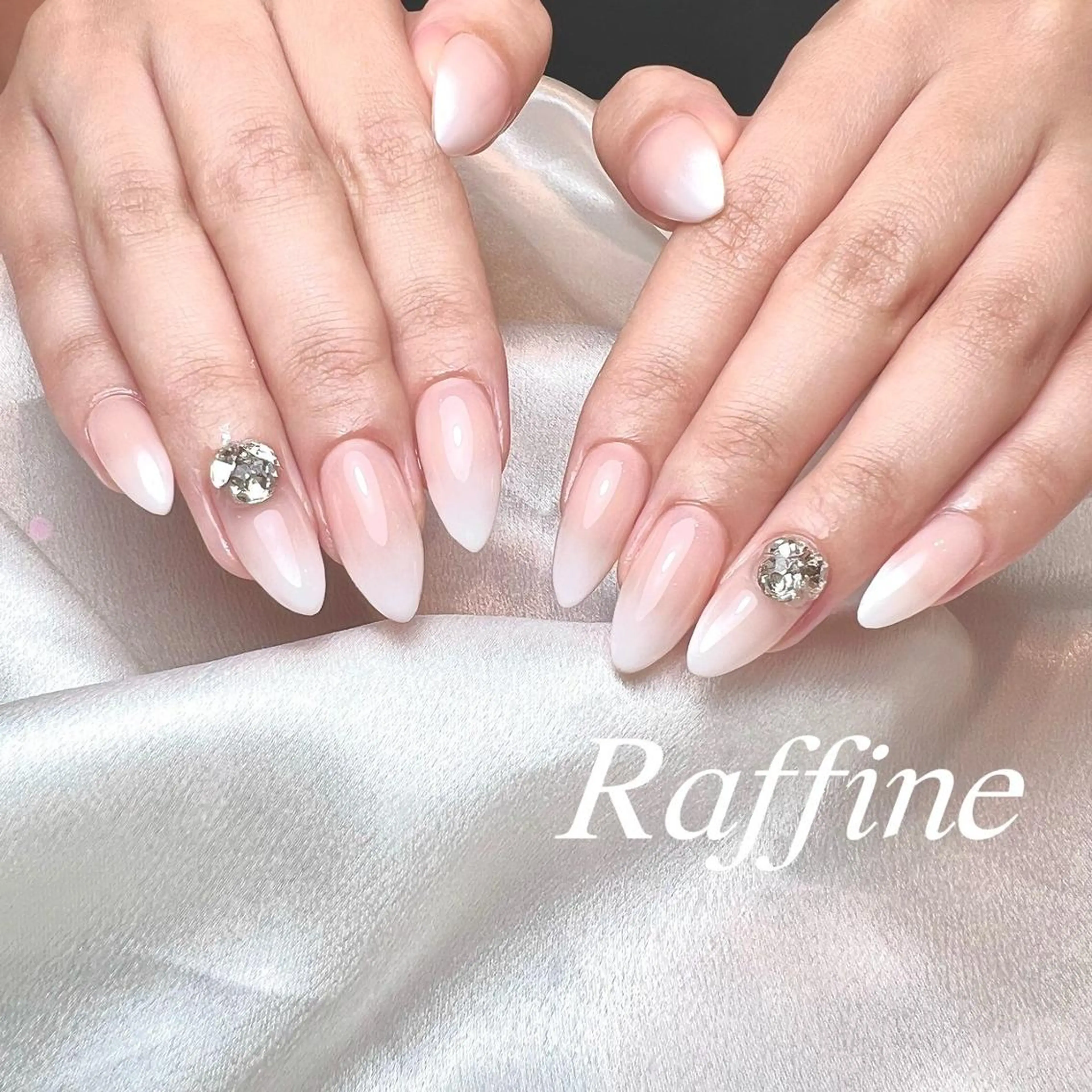 ネイル RAFFINE haru🦋🩵のネイルデザイン