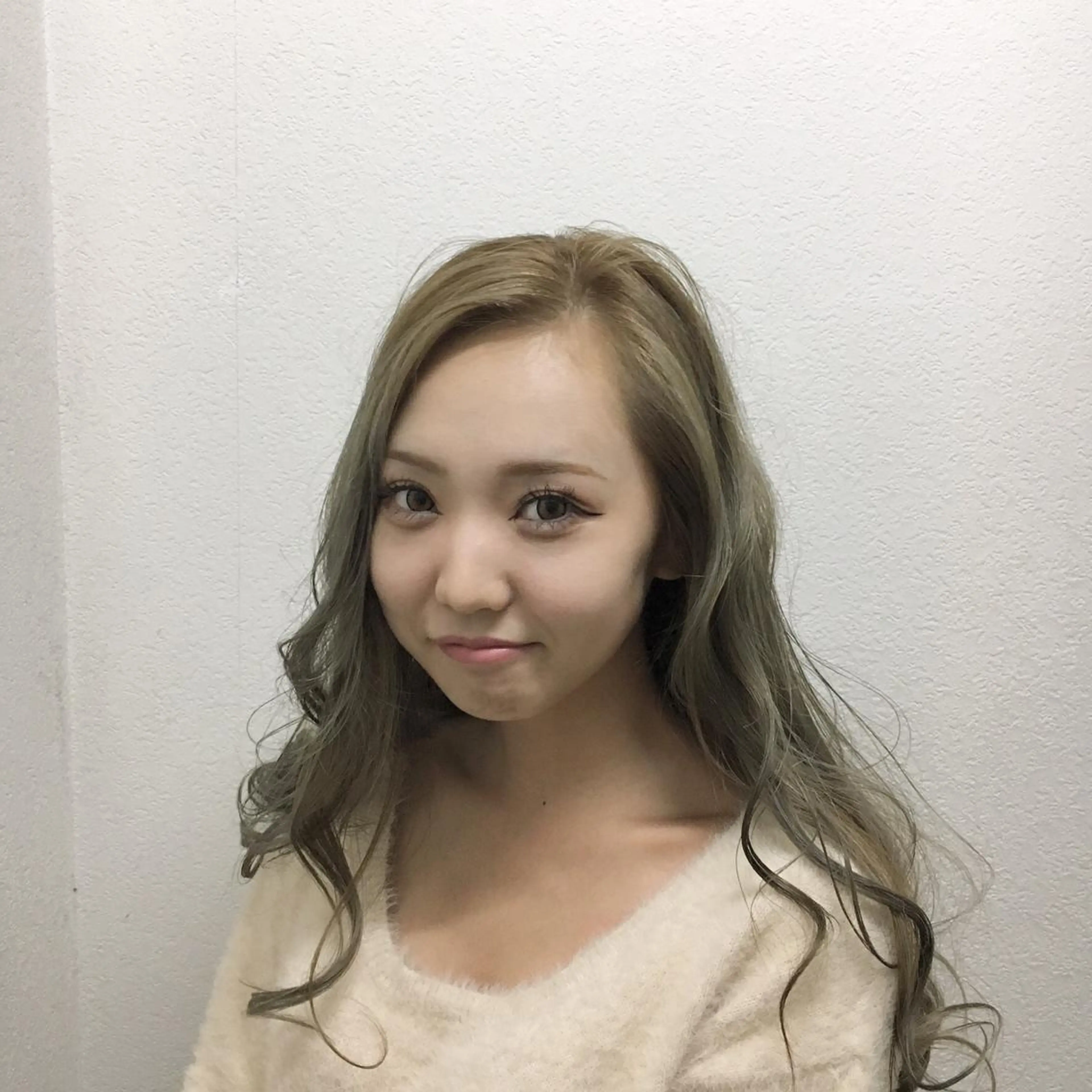 セミロング カラー 透明感カラー グレージュ ミルクティーグレージュ JILBLAN京都 ショート/ハイライトのヘアスタイル