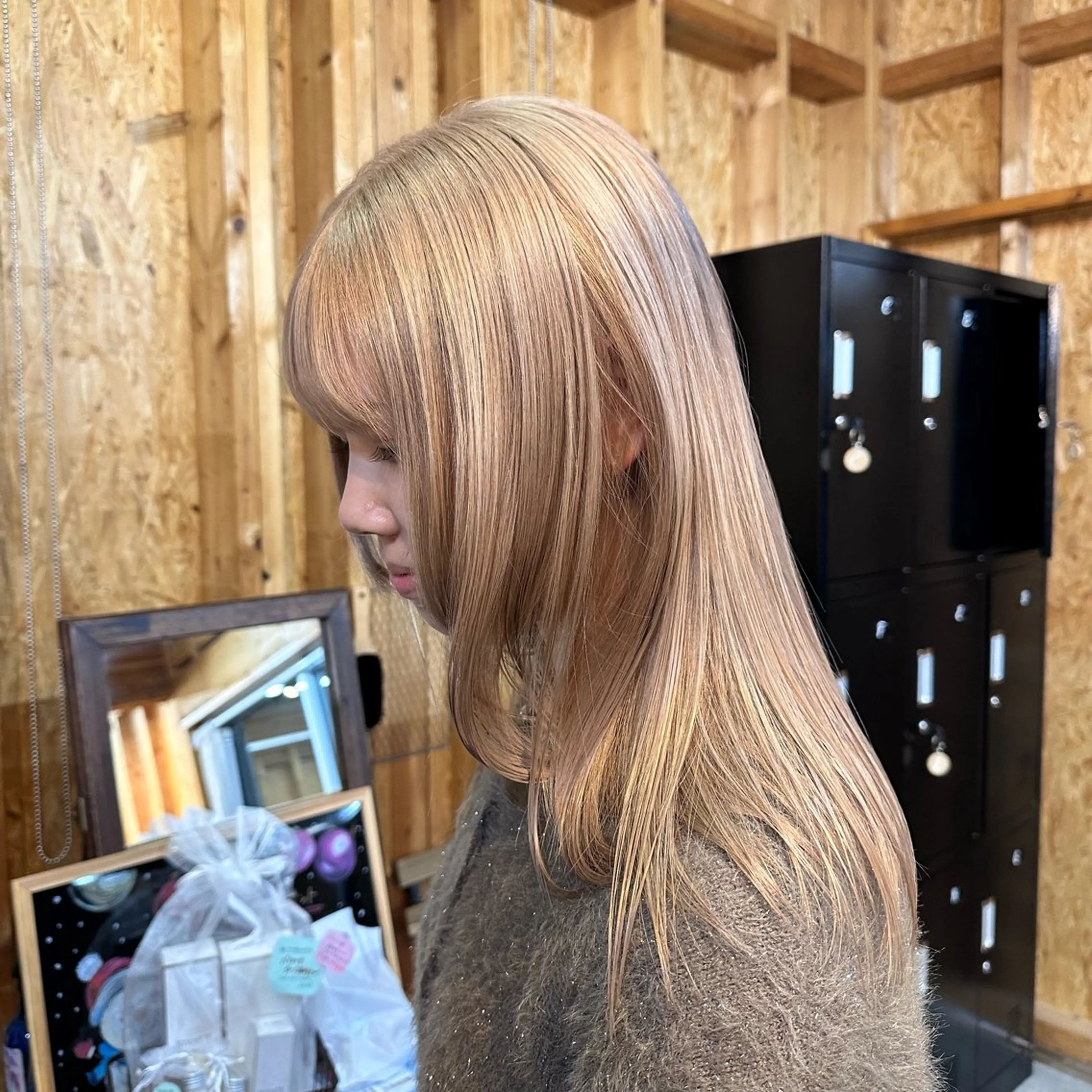 セミロング ヘアカラー 🧸ミルクティー /ブリーチ🫧あずみのヘアスタイル