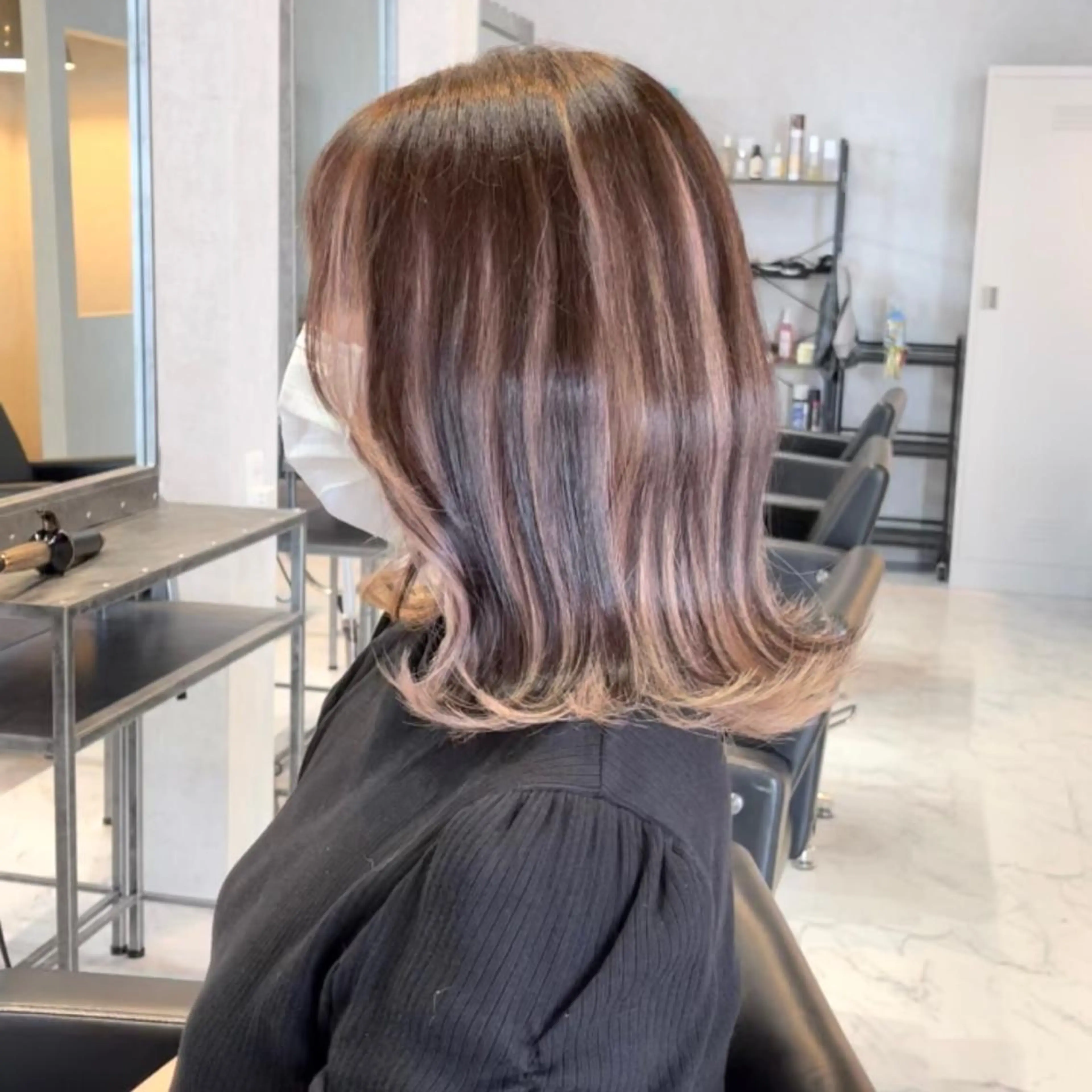 ミディアム カラー ヘアアレンジ バレイヤージュ デザインカラー ハイライトカラー 外国人風カラー ハイライト アンドウ ユウ/ レイヤーカット/韓国のヘアスタイル