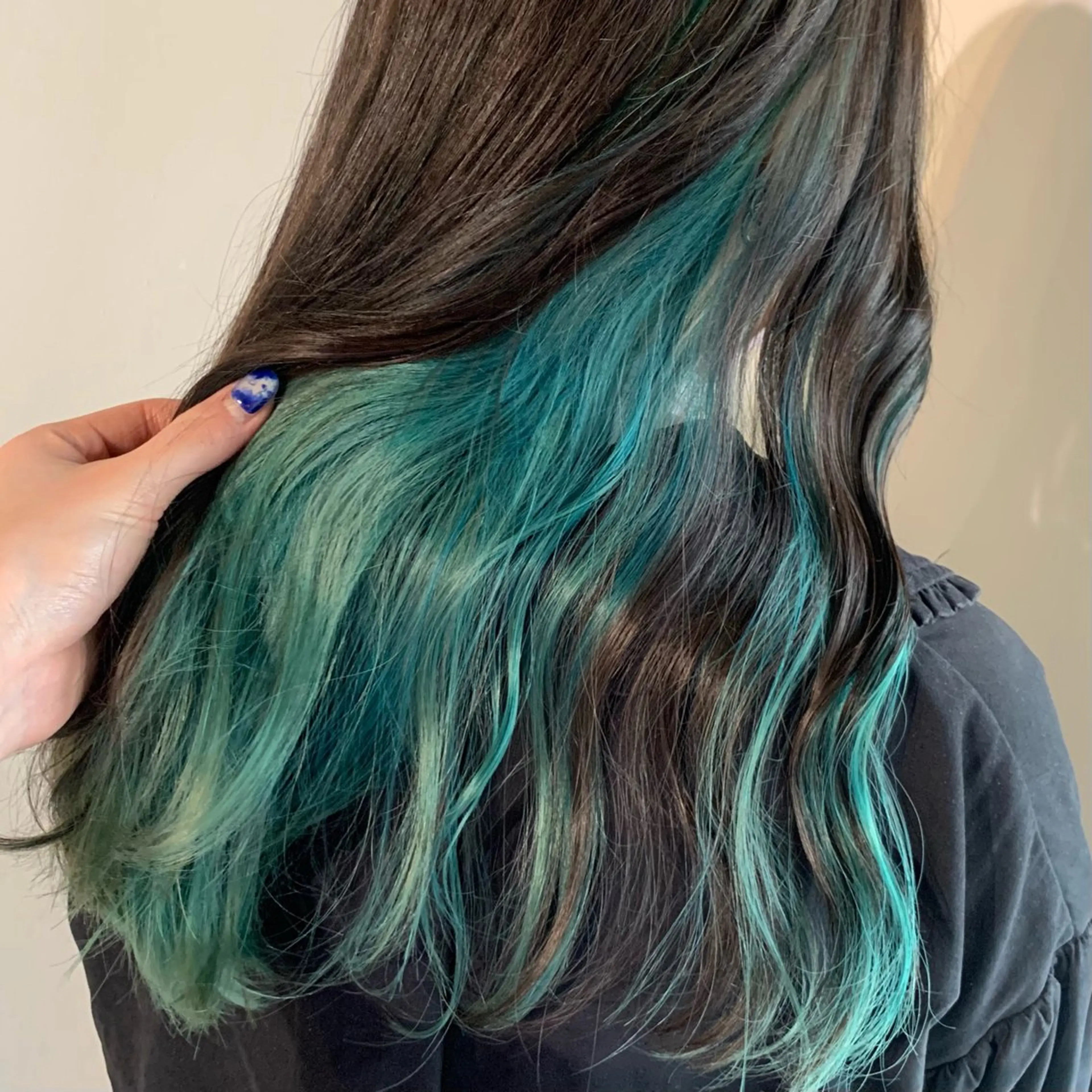 ロング カラー ブリーチ ケアブリーチ イヤリングカラー ハイトーンカラー インナーカラー ヘアカラー トリートメント ☀️Luana☀️ 公式/大通のヘアスタイル