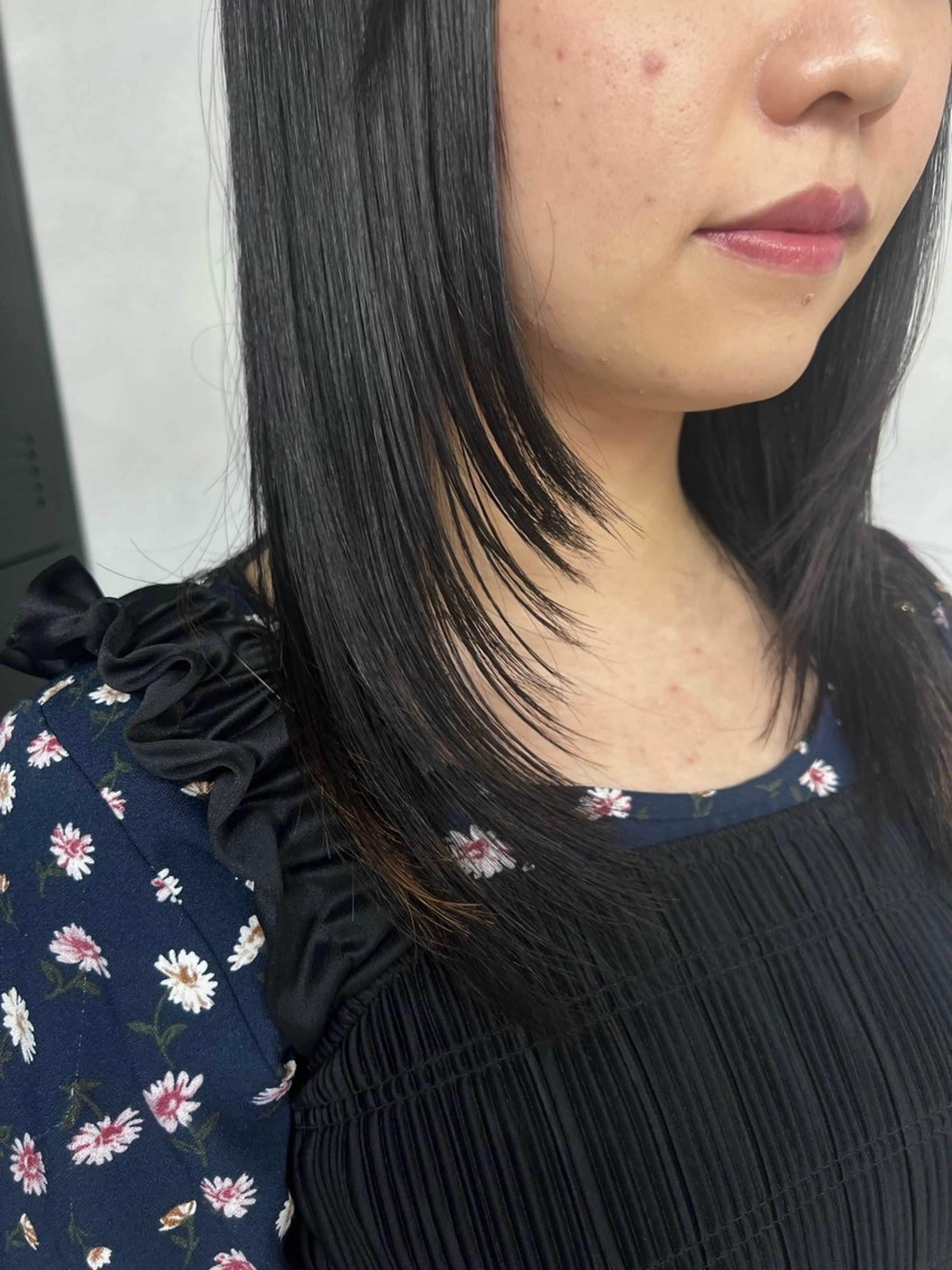 ロング カラー 小森聖奈 韓国風レイヤーカットのヘアスタイル