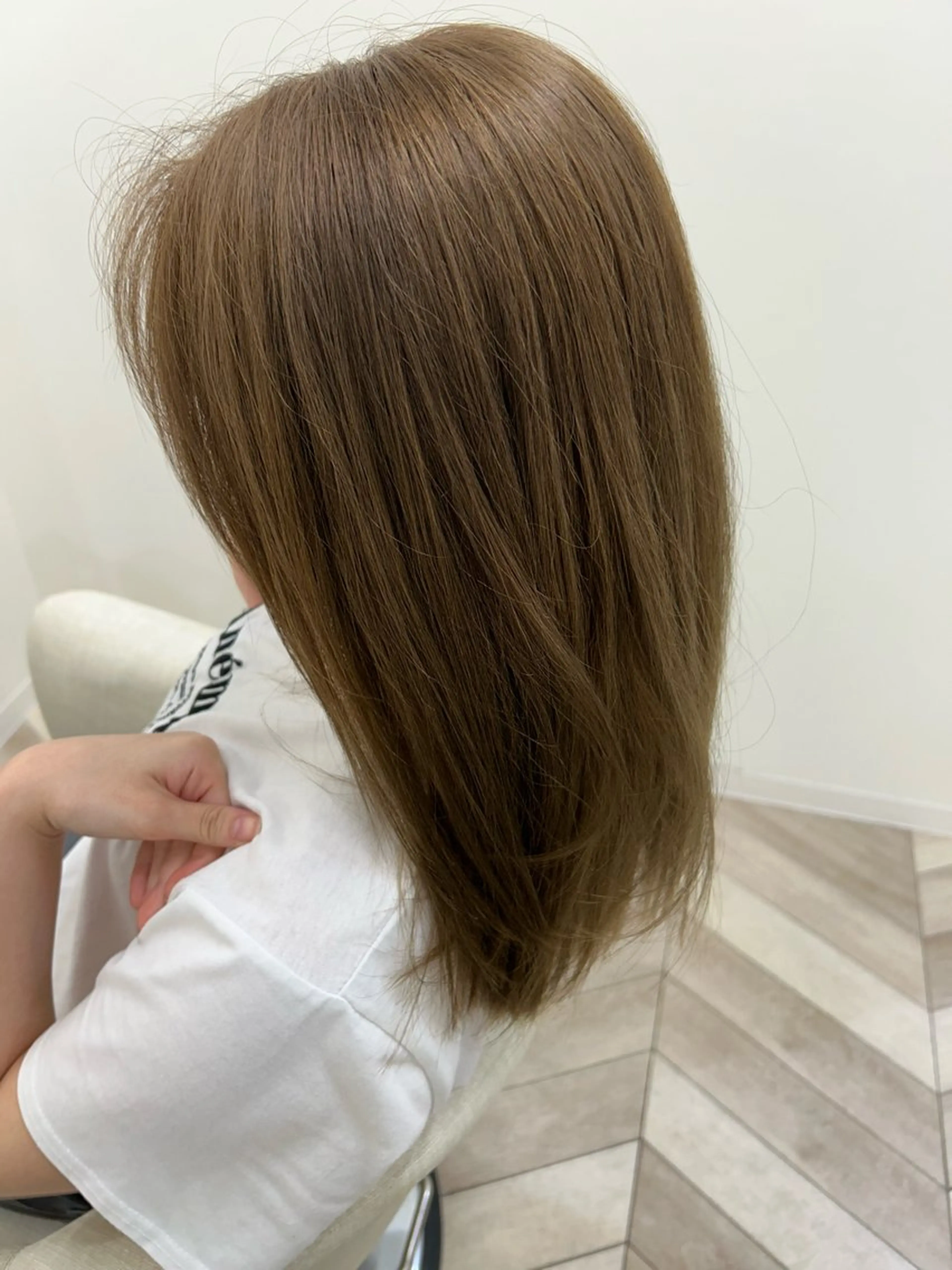 セミロング カラー 深谷 真見のヘアスタイル