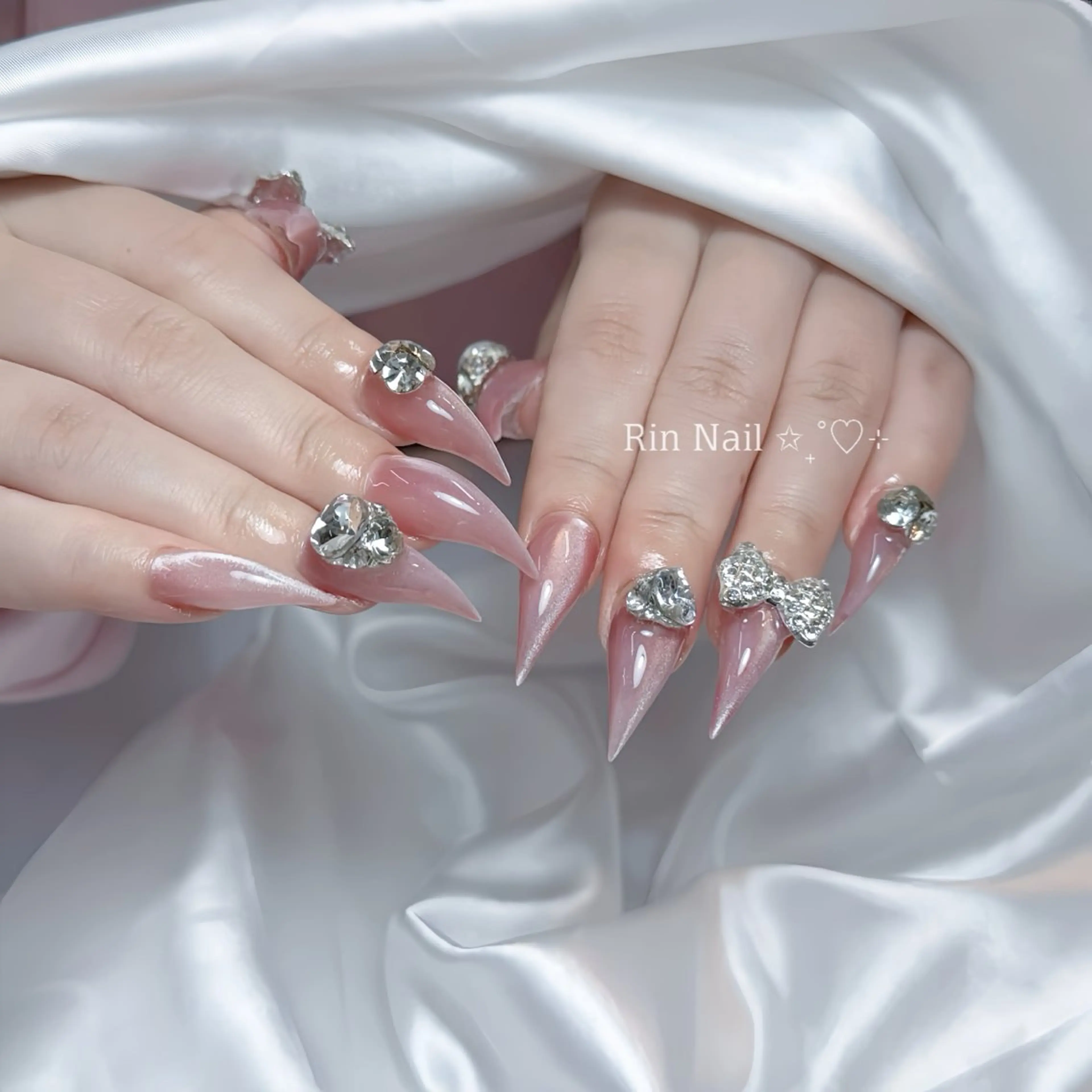 ネイル アートネイル チークネイル ジェルネイル ロングネイル マグネットネイル ハンドネイル Rin Nail 新大久保店のネイルデザイン