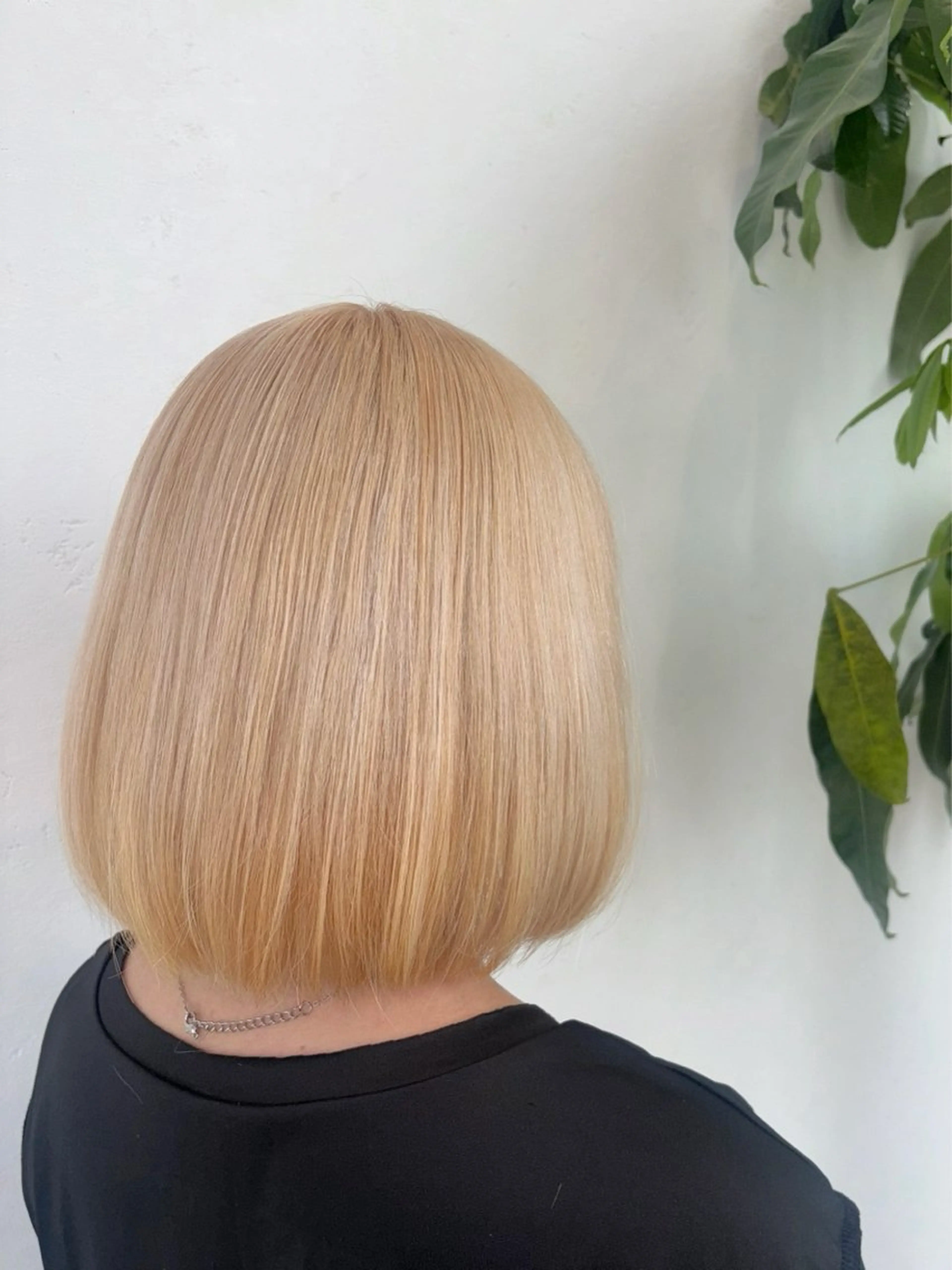 ショート カラー ベージュカラー ホワイトベージュ ヘアカラー 佐々木 美空のヘアスタイル