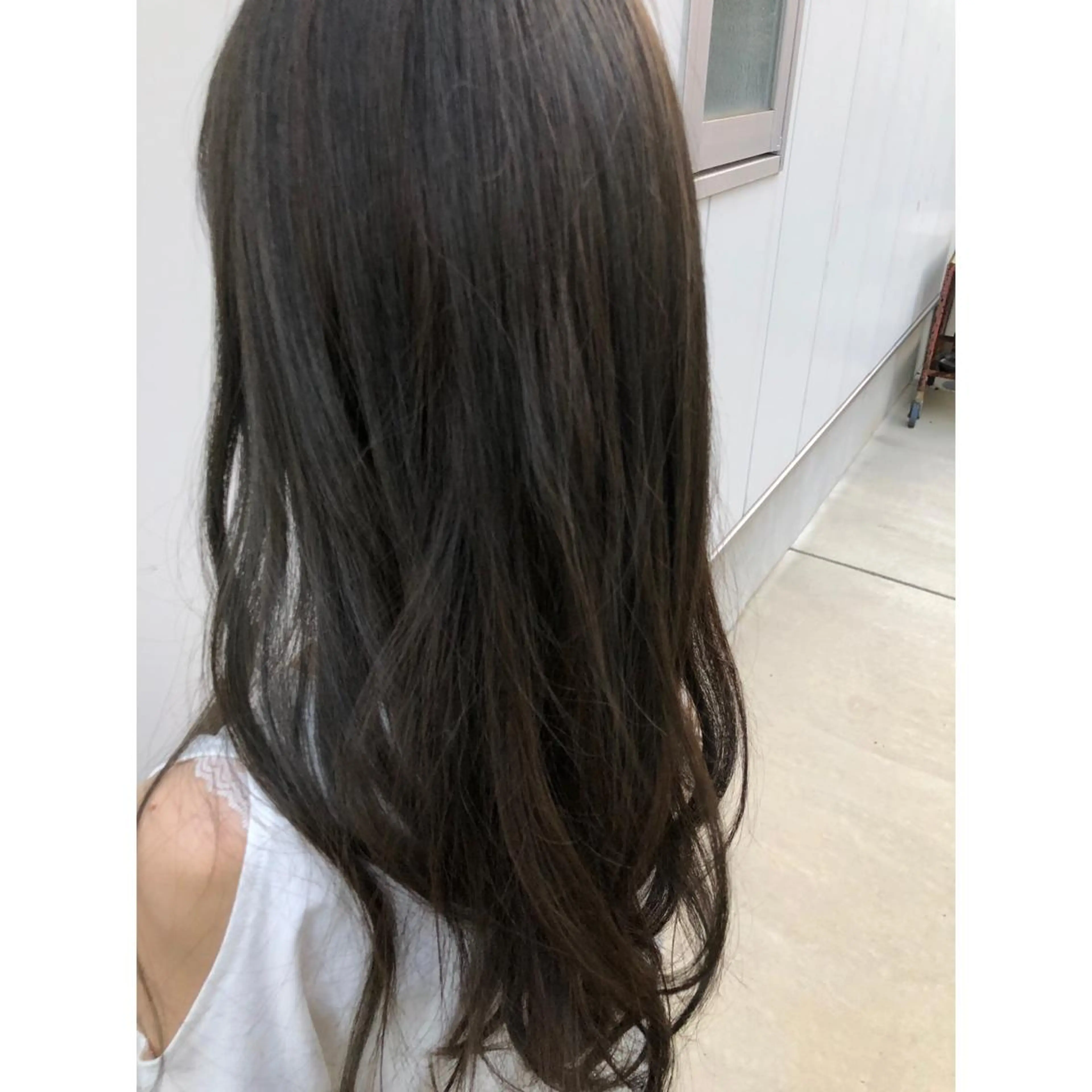 ロング カラー グレージュ パーソナルカラー診断 できます　木曽　主博のヘアスタイル