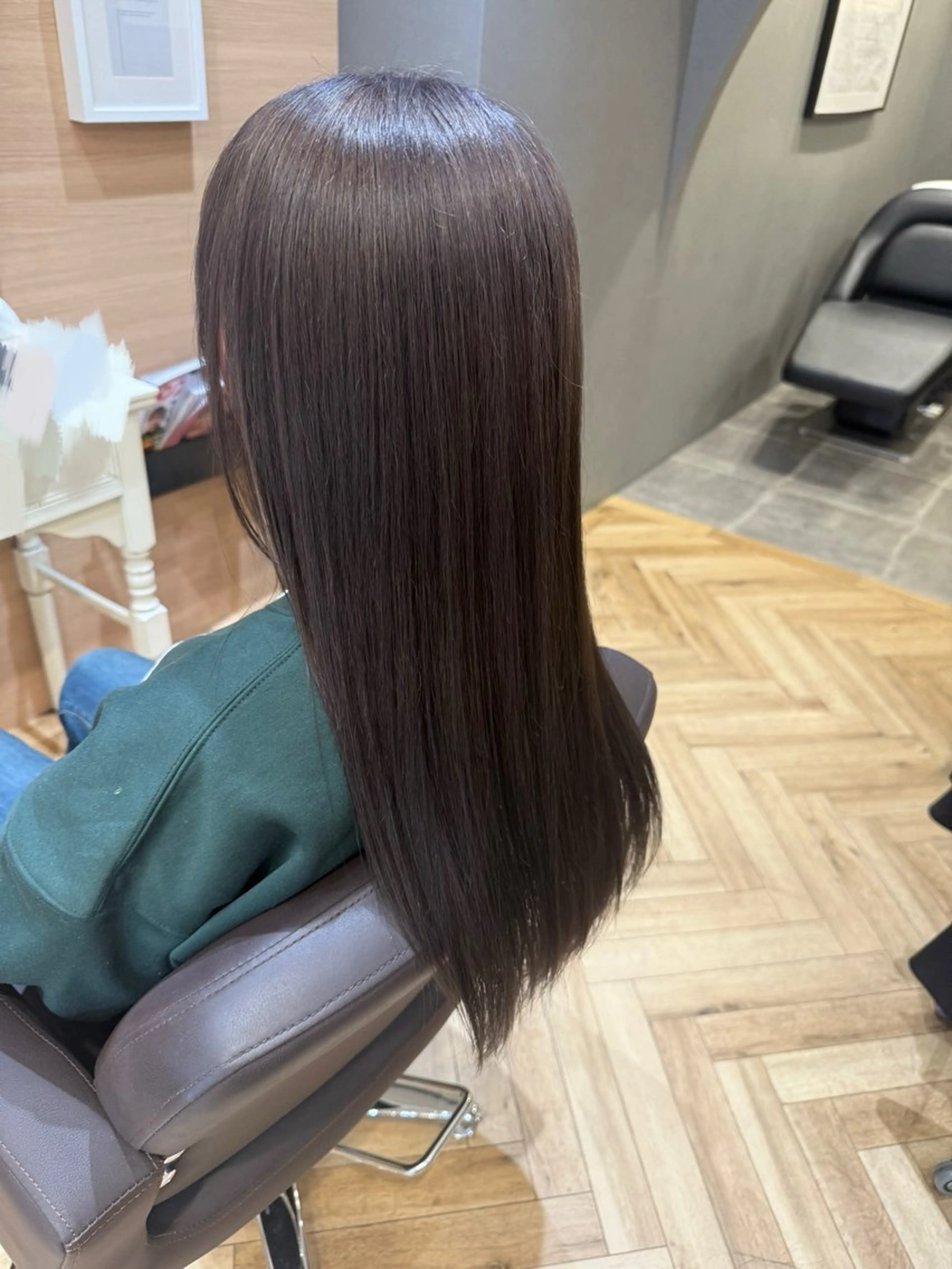 ロング カラー ブリーチ 透明感カラー グレージュ ヘアカラー トリートメント 佐々木 ひなたのヘアスタイル