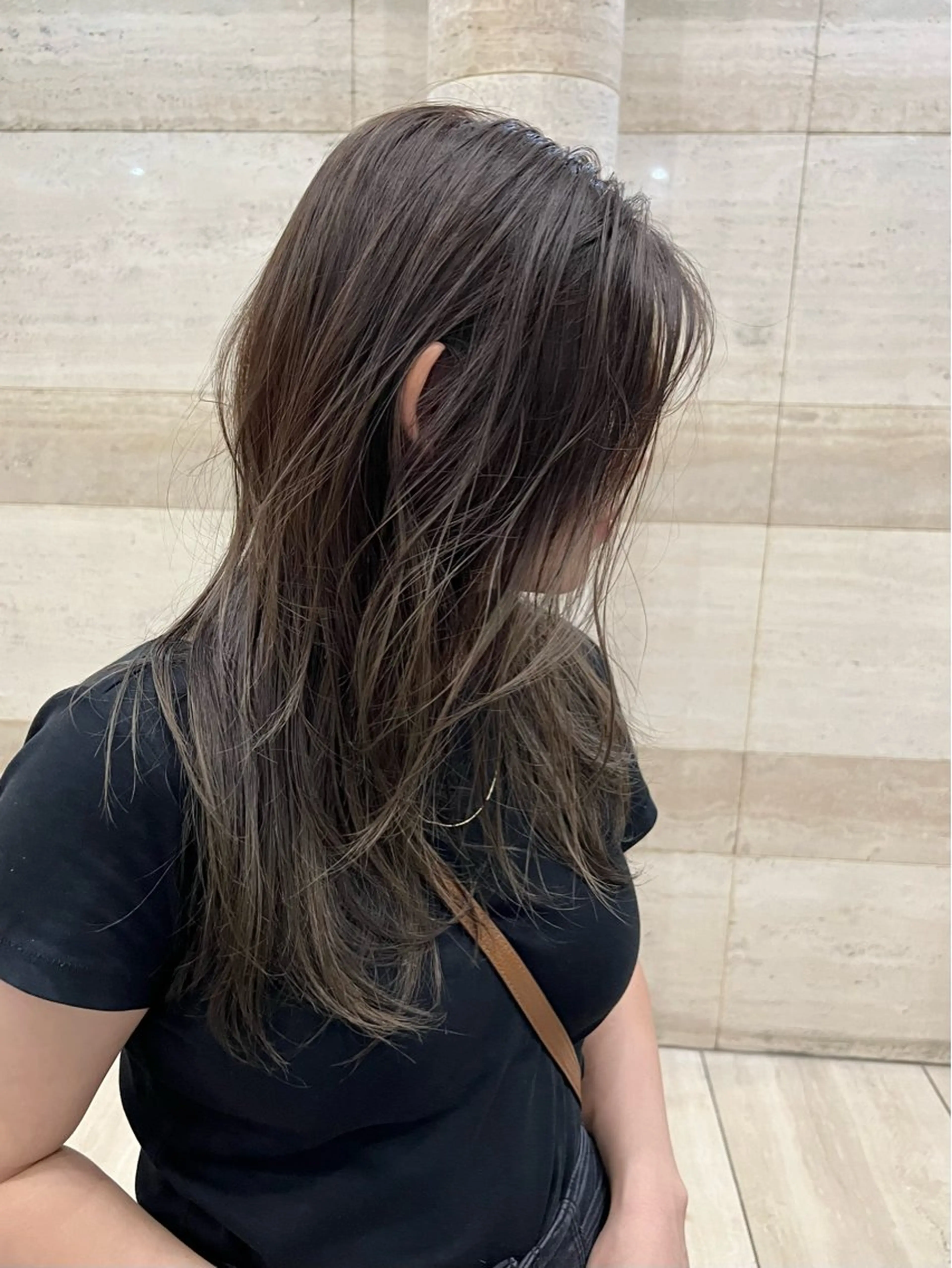 ロング カラー ベージュカラー ブリーチ ブロンド ケアブリーチ ダブルカラー Via officialのヘアスタイル