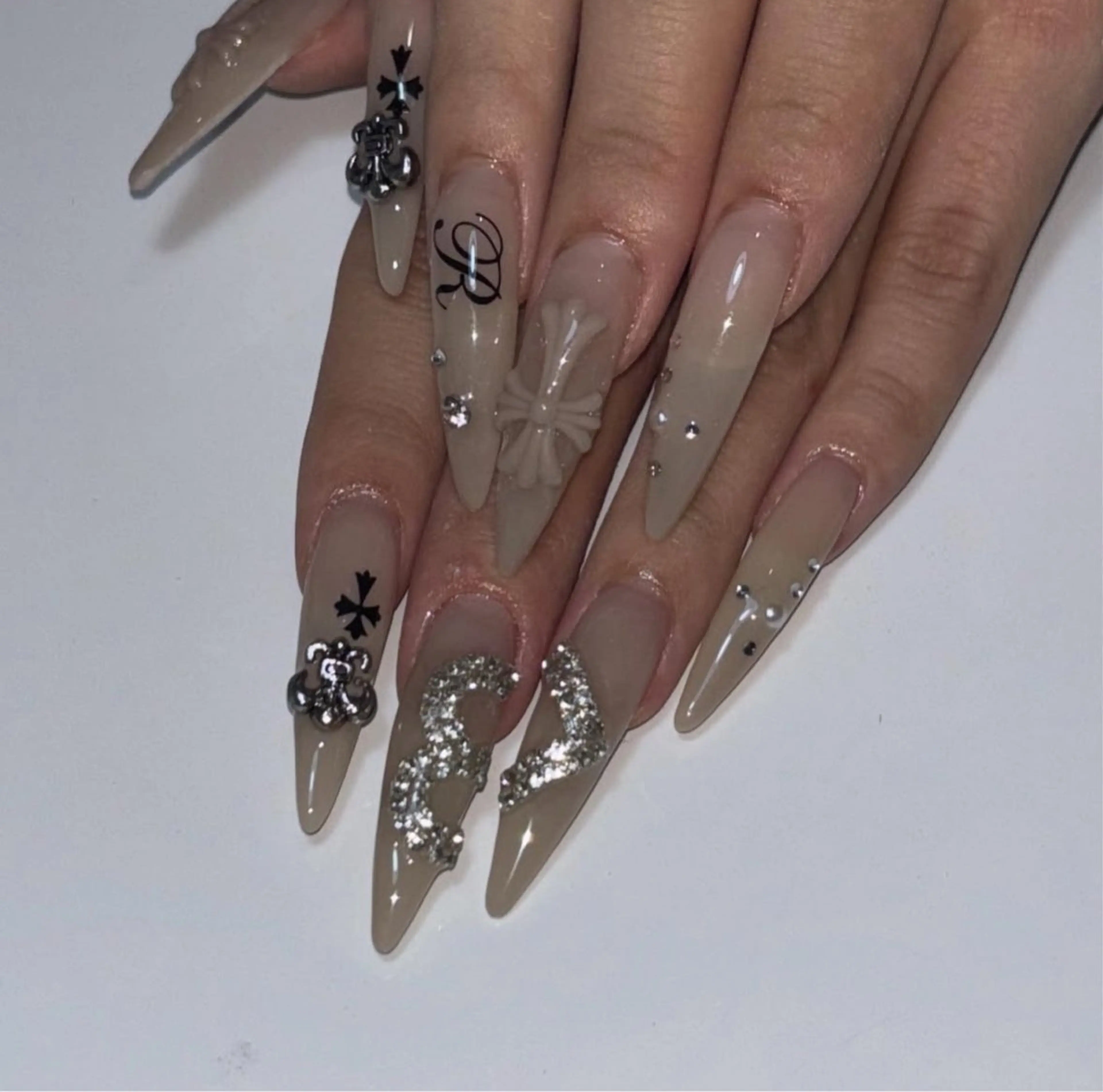 ネイル ドット 韓国ネイル ワンホンネイル ハンドネイル Yay /y2k・個性派のネイルデザイン