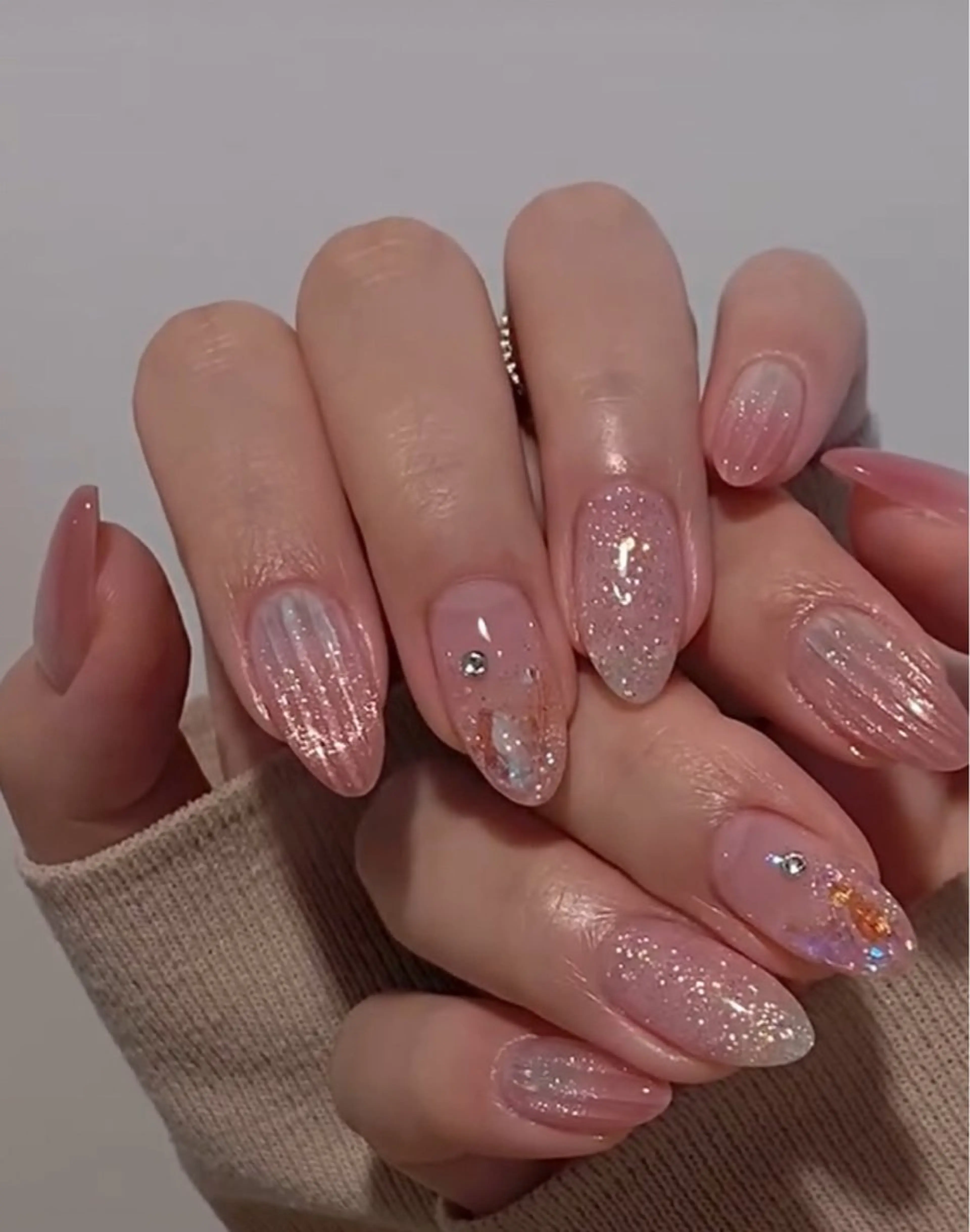 ネイル ガーリー オフィスネイル ハンドネイル Roger 舞のネイルデザイン